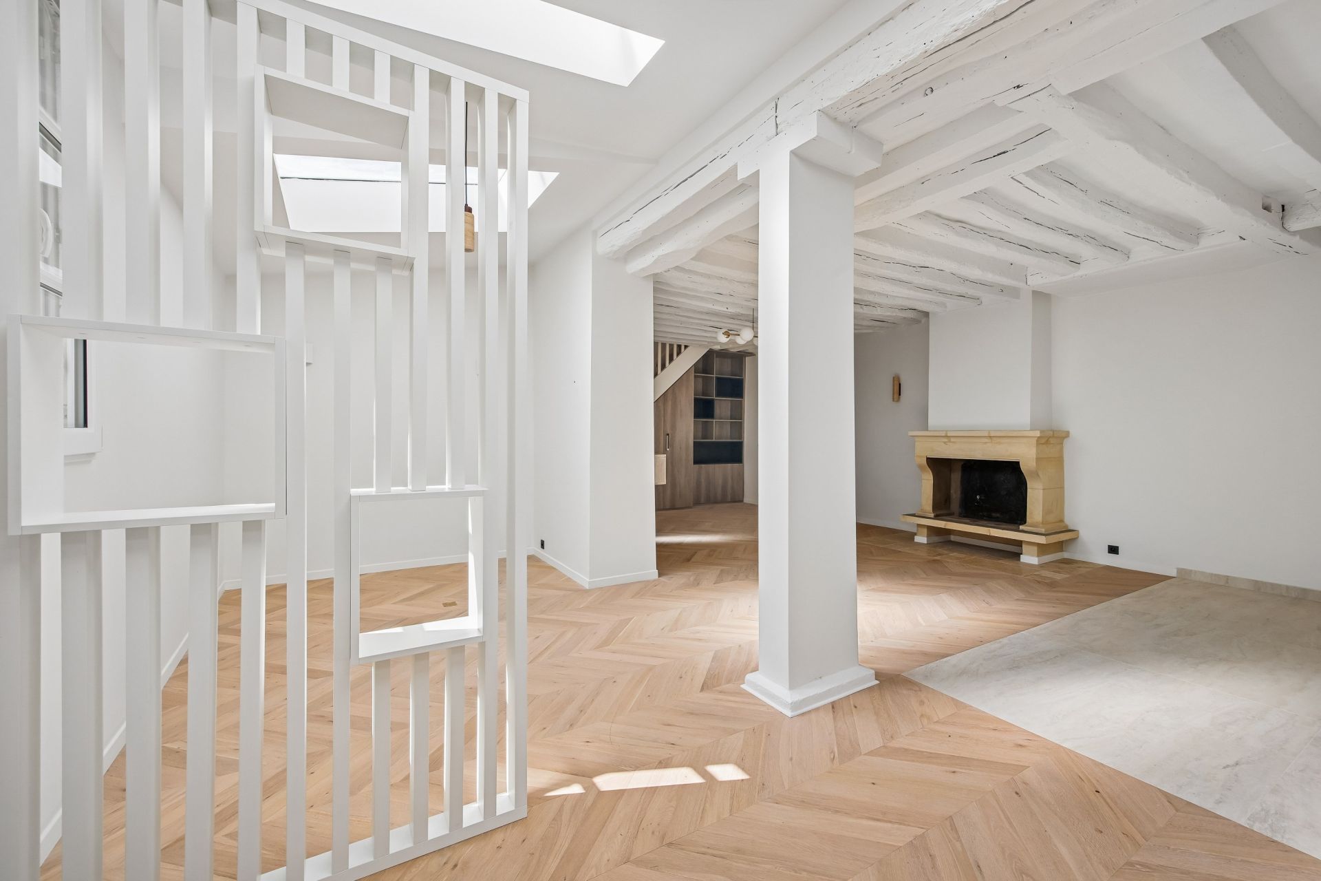 luxury apartment 5 Rooms for sale on VERSAILLES (78000)