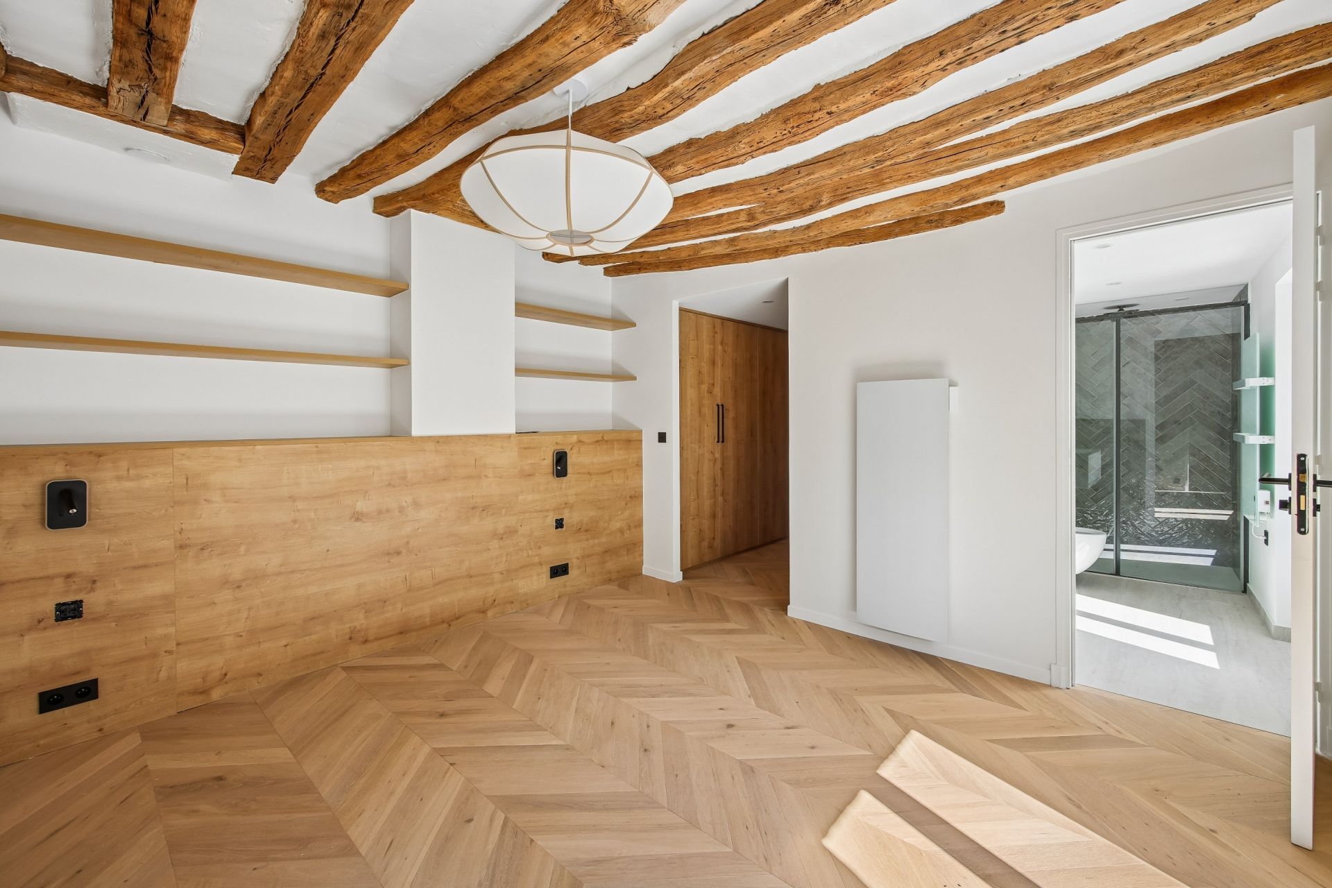 luxury apartment 5 Rooms for sale on VERSAILLES (78000)