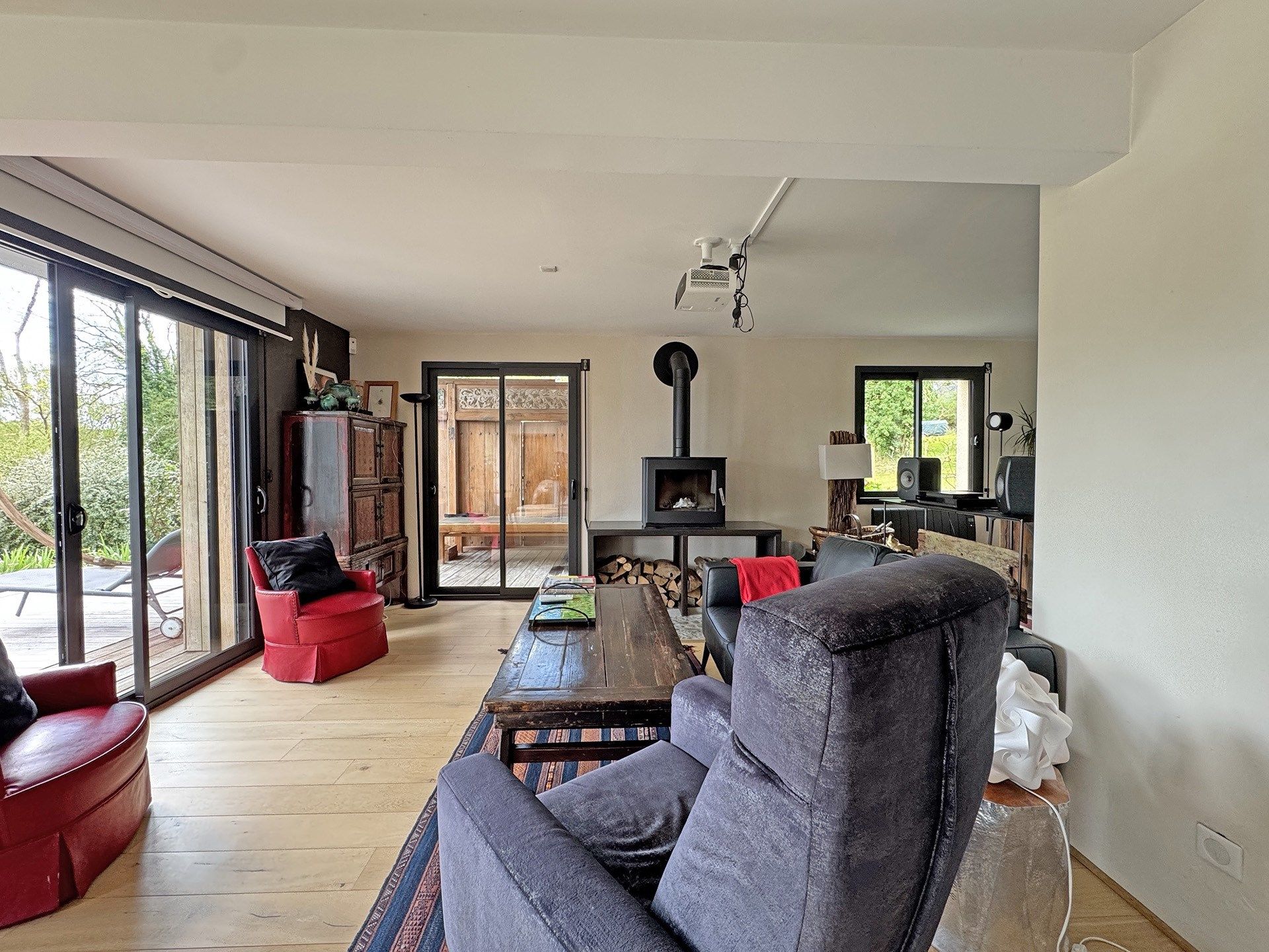 luxury house 8 Rooms for sale on LOGONNA DAOULAS (29460)