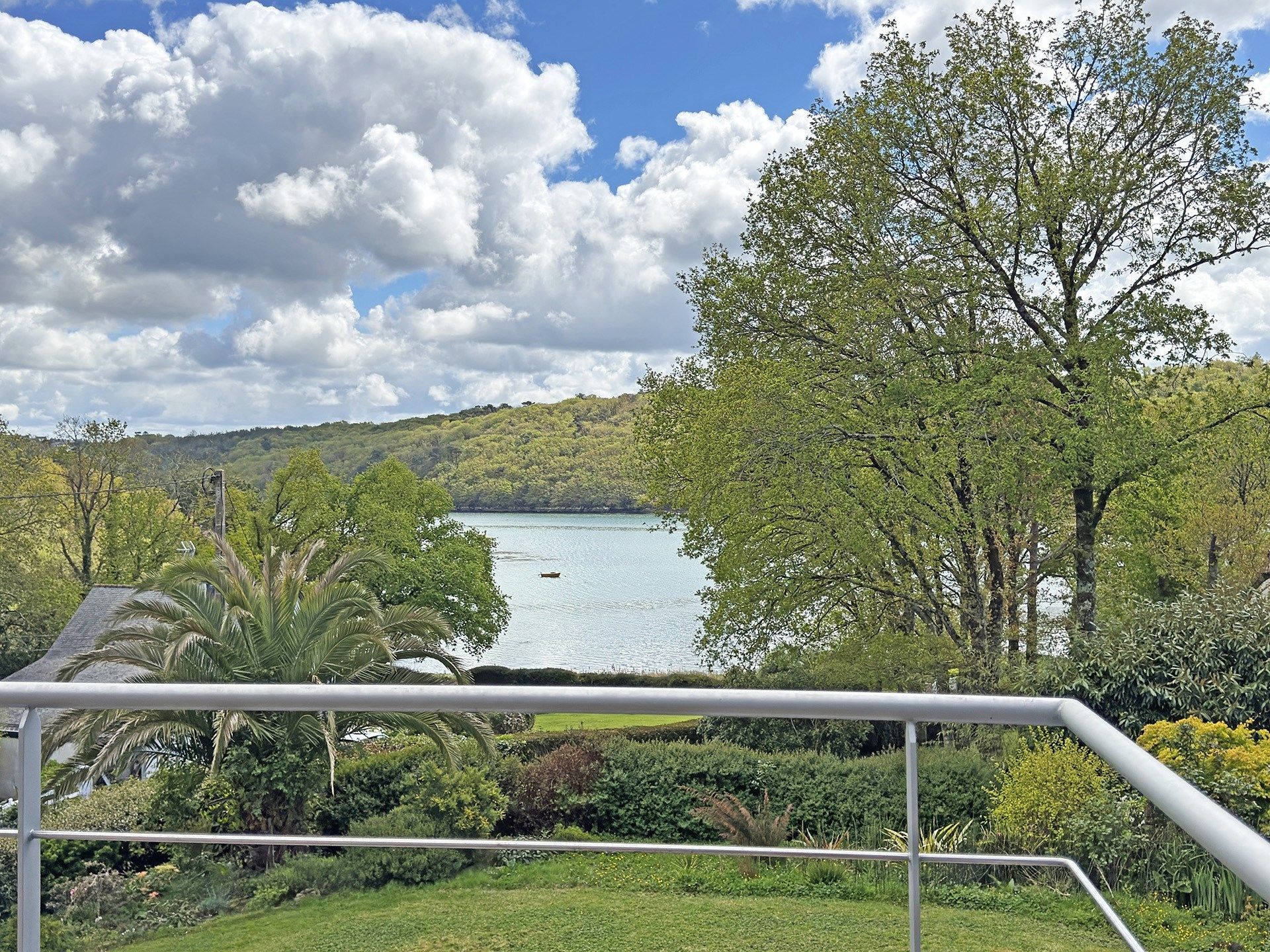 luxury house 8 Rooms for sale on LOGONNA DAOULAS (29460)