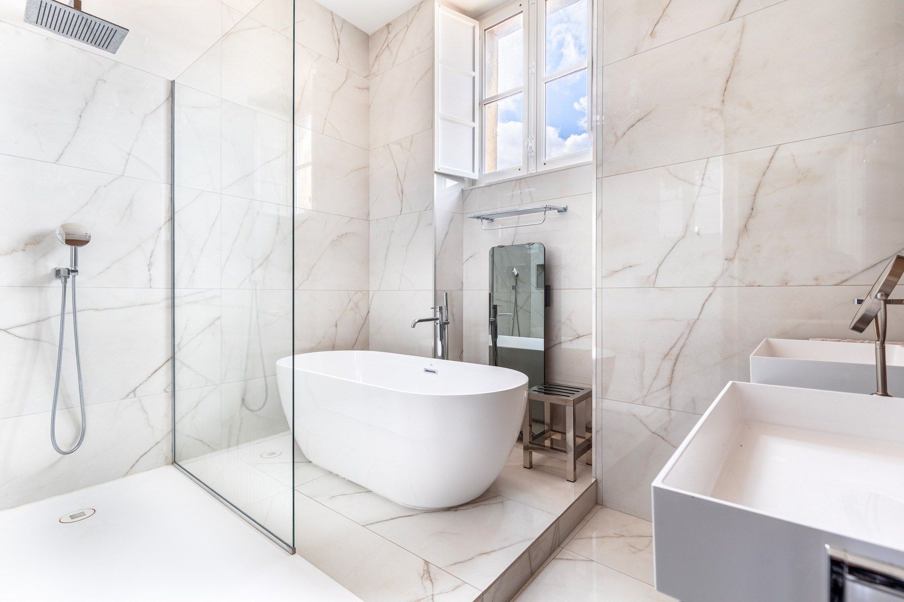 luxury apartment 3 Rooms for sale on BORDEAUX (33000)