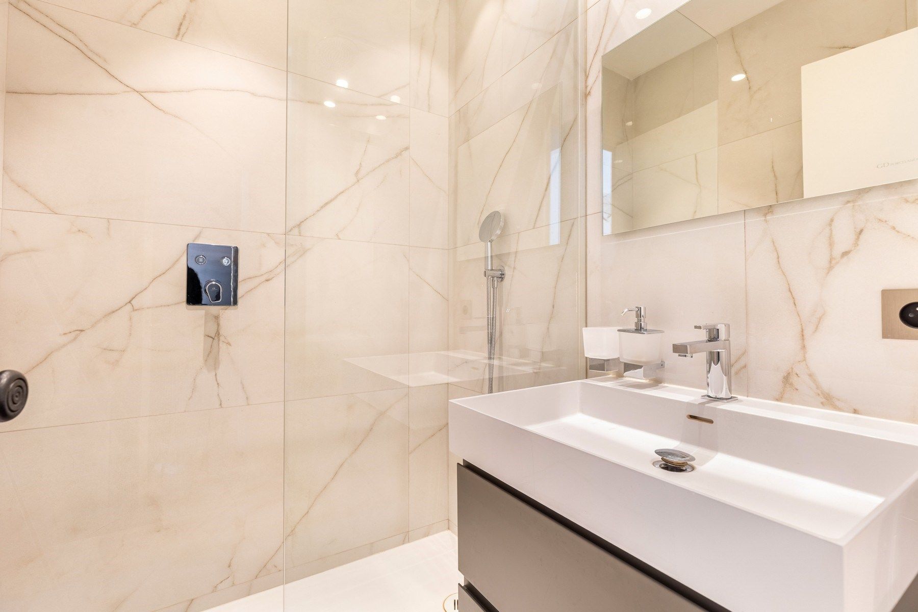 luxury apartment 3 Rooms for sale on BORDEAUX (33000)