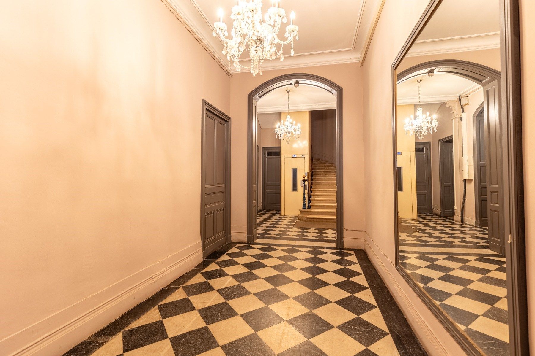 luxury apartment 3 Rooms for sale on BORDEAUX (33000)
