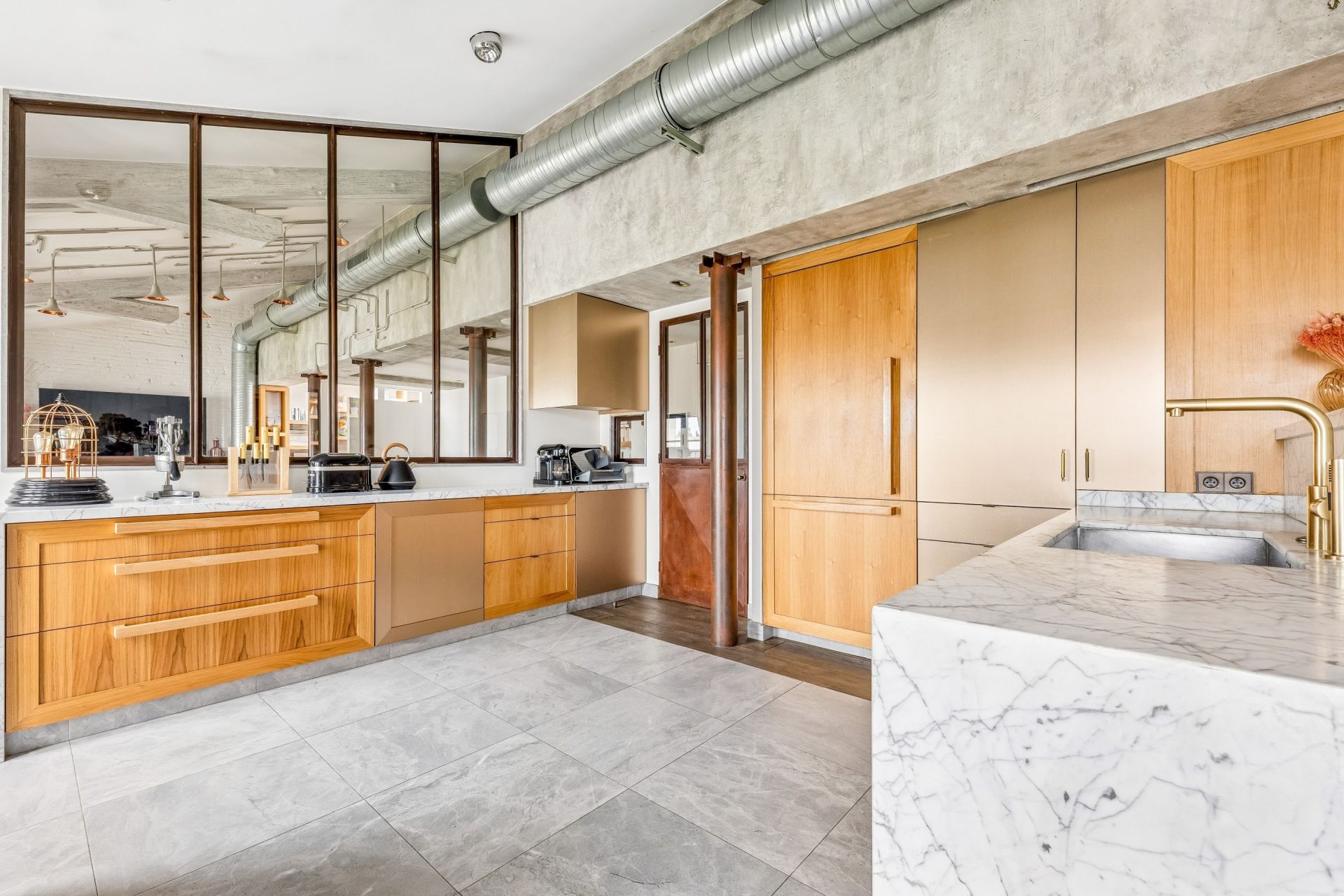 luxury apartment 6 Rooms for sale on PARIS (75003)