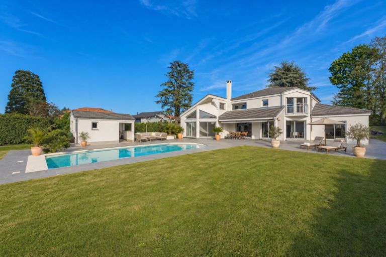 architect's house 8 Rooms for sale on NERNIER (74140)