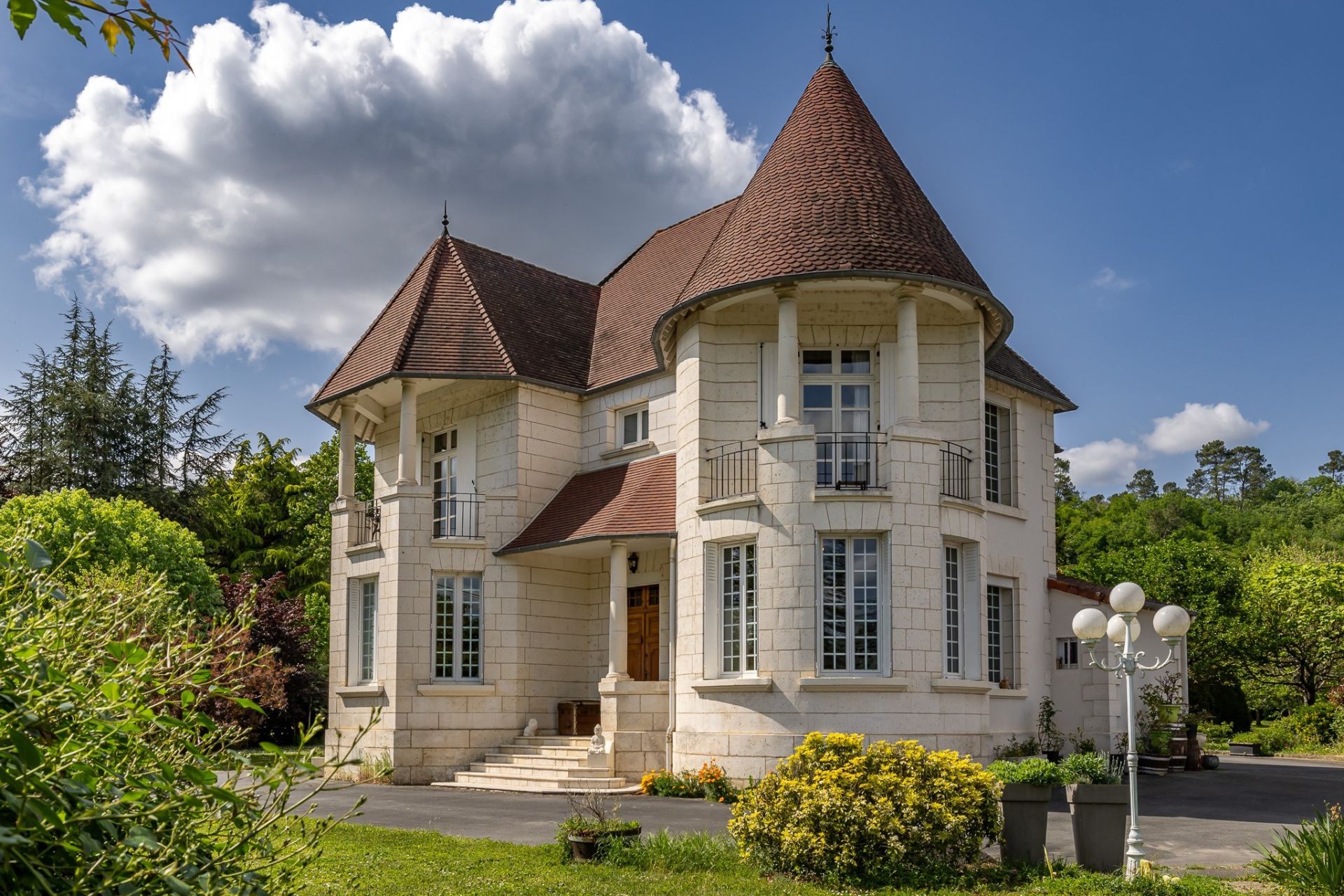 maison de luxe 8 Pièces en vente sur NEUVIC (24190)