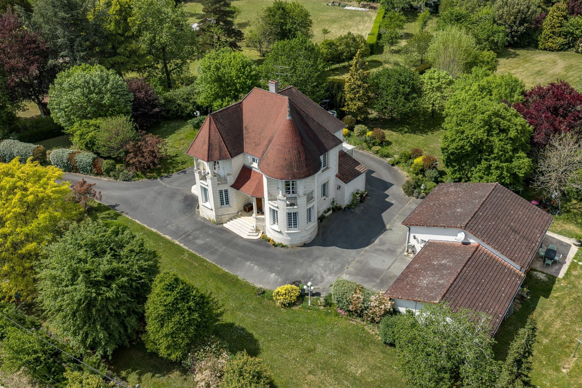 maison de luxe 8 Pièces en vente sur NEUVIC (24190)