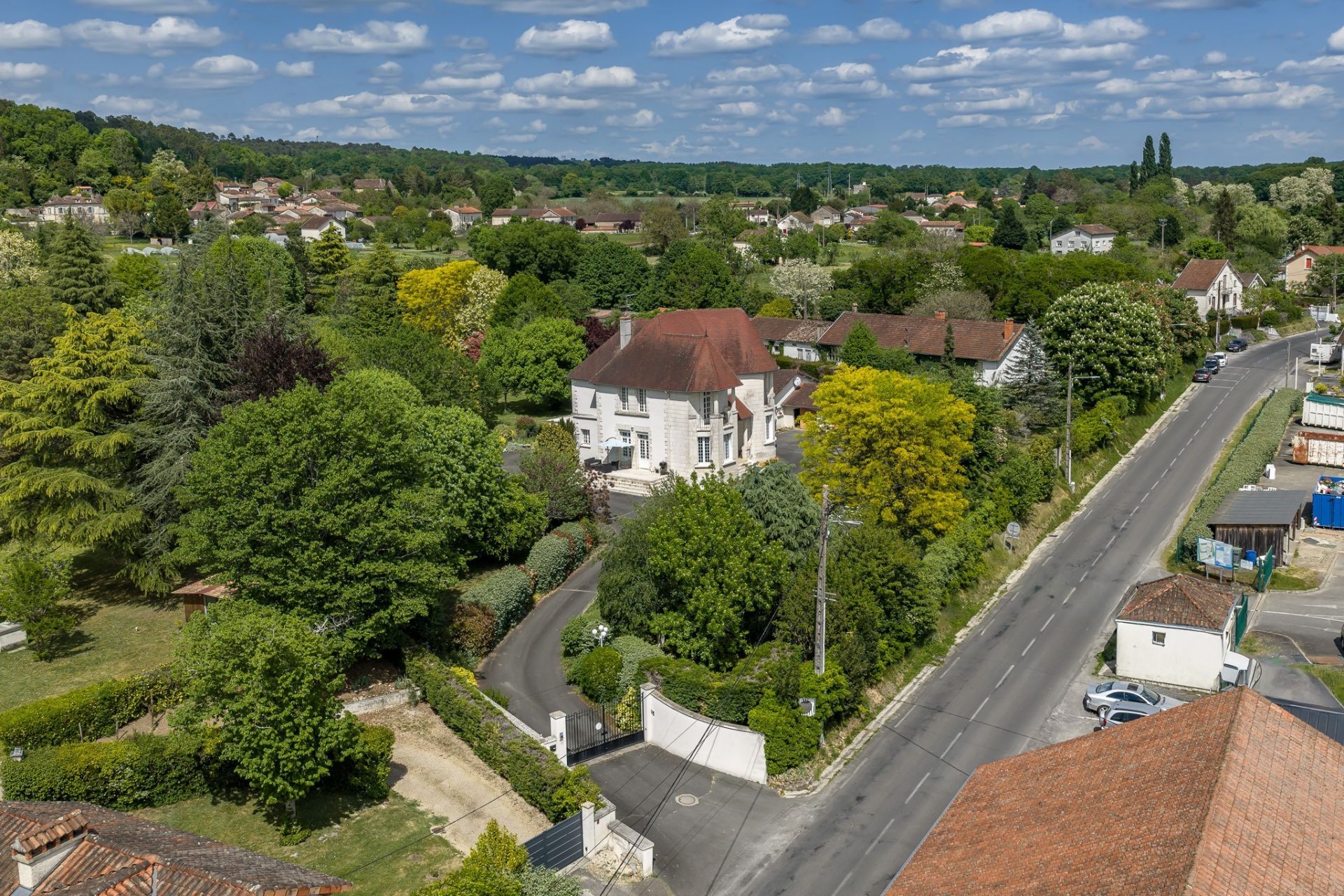 maison de luxe 8 Pièces en vente sur NEUVIC (24190)