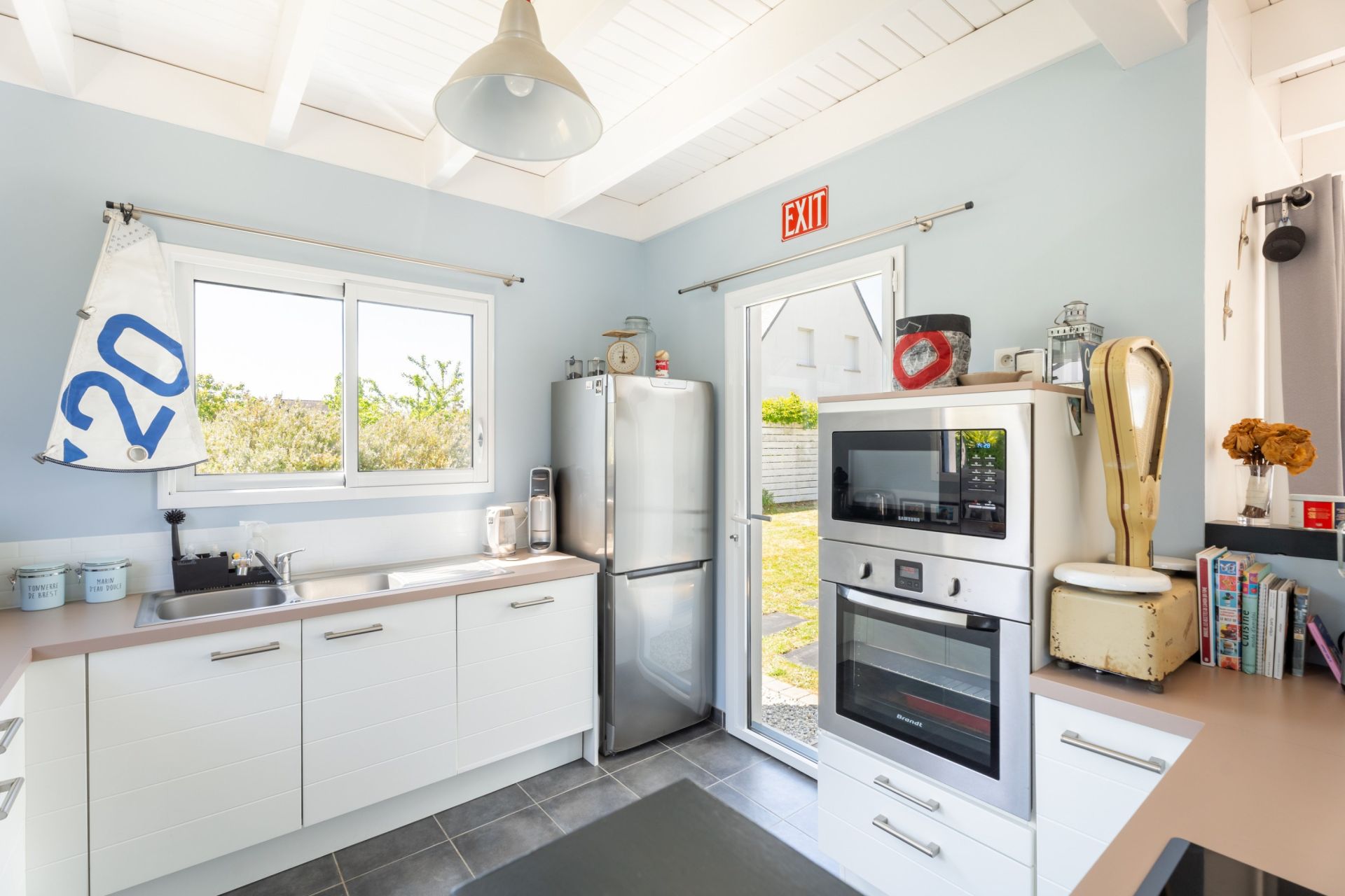 luxury house 6 Rooms for sale on LOCMARIAQUER (56740)