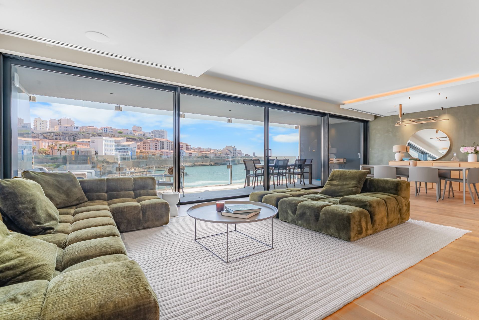luxury apartment 3 Rooms for rent on MARSEILLE (13007)