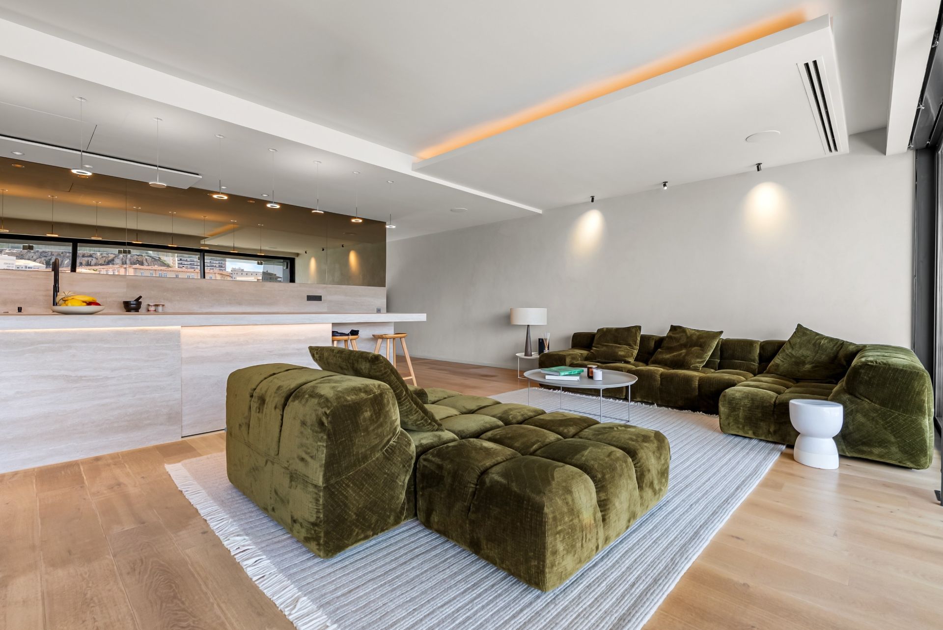 luxury apartment 3 Rooms for rent on MARSEILLE (13007)