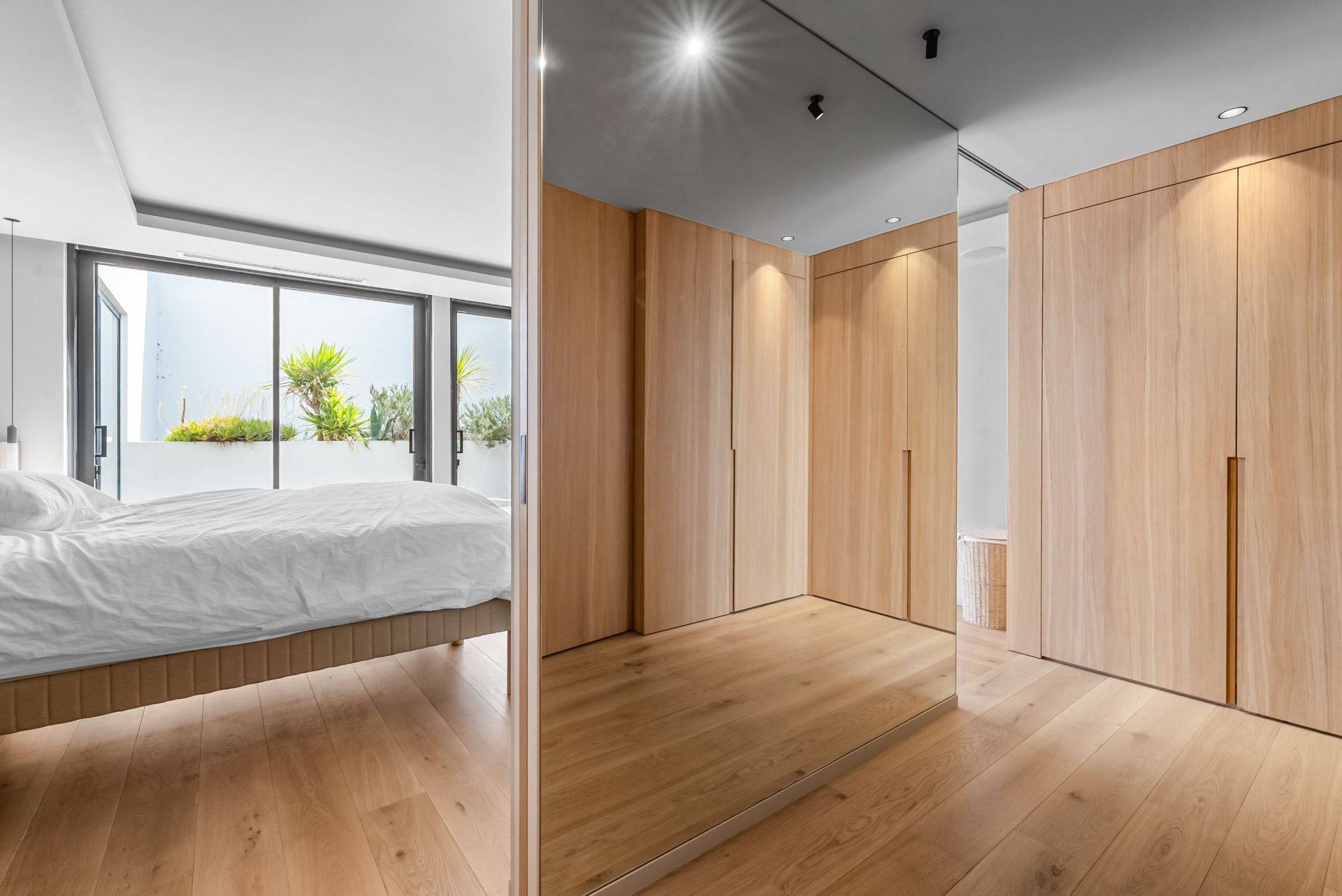 luxury apartment 3 Rooms for rent on MARSEILLE (13007)