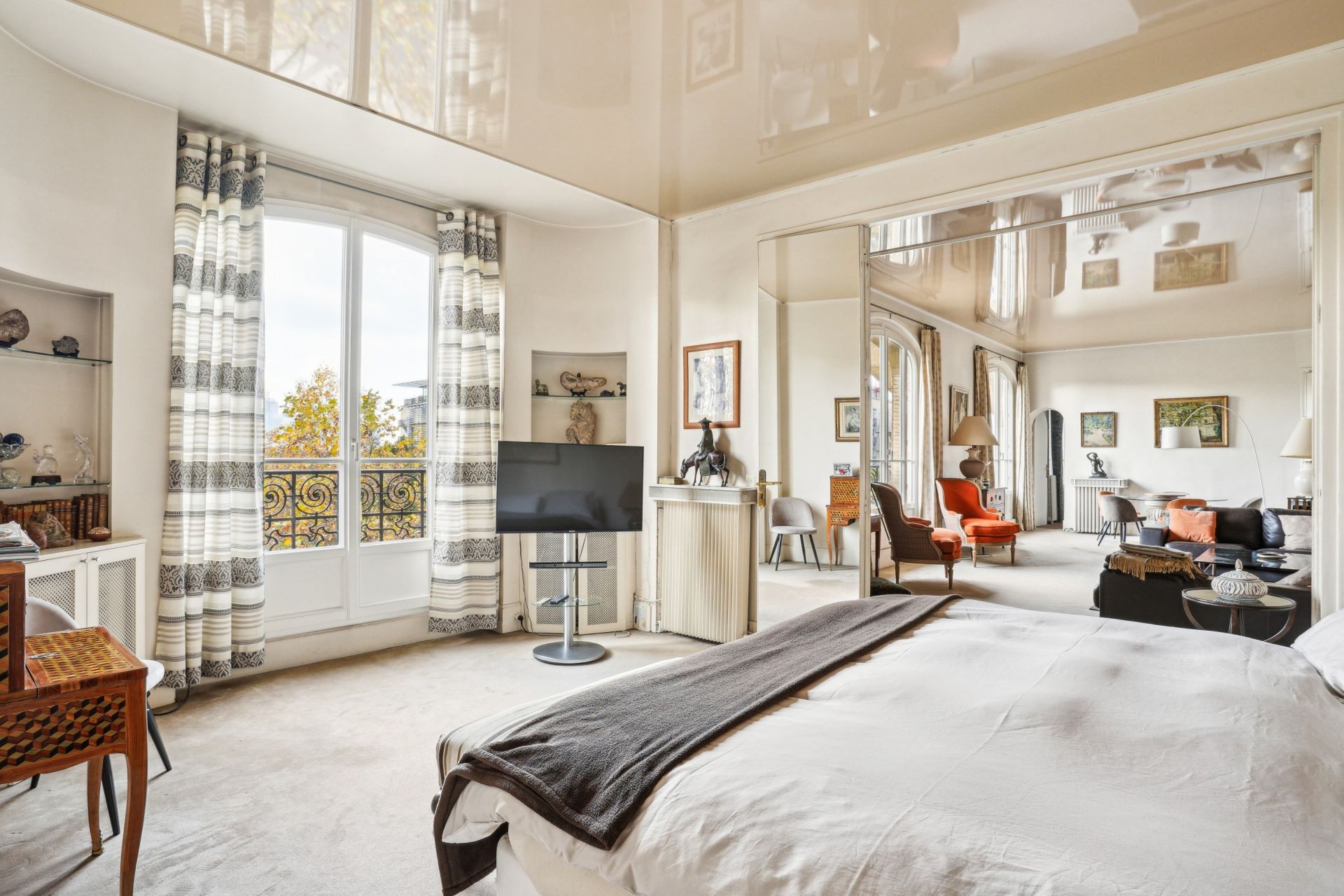 luxury apartment 5 Rooms for sale on PARIS (75116)