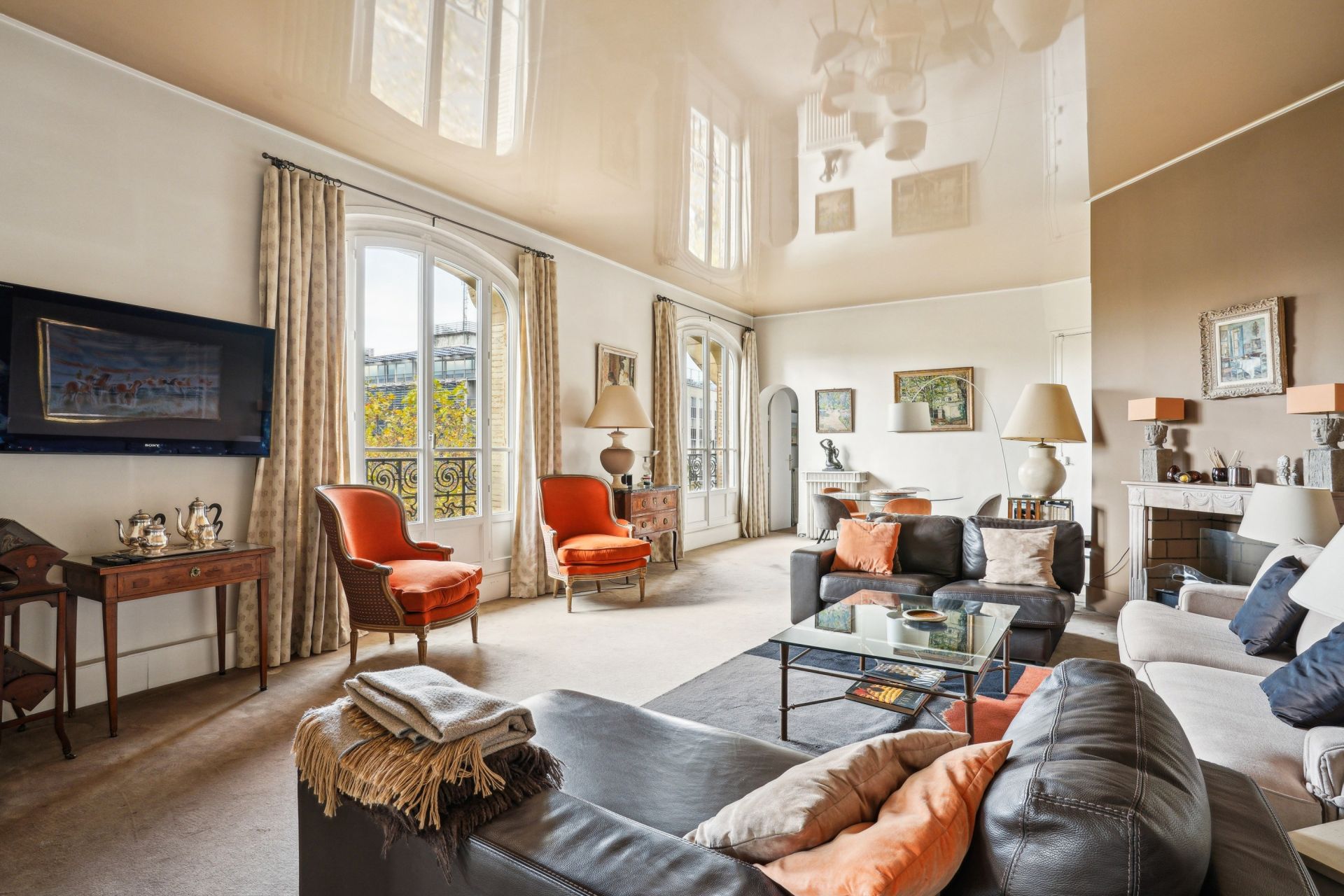 luxury apartment 5 Rooms for sale on PARIS (75116)