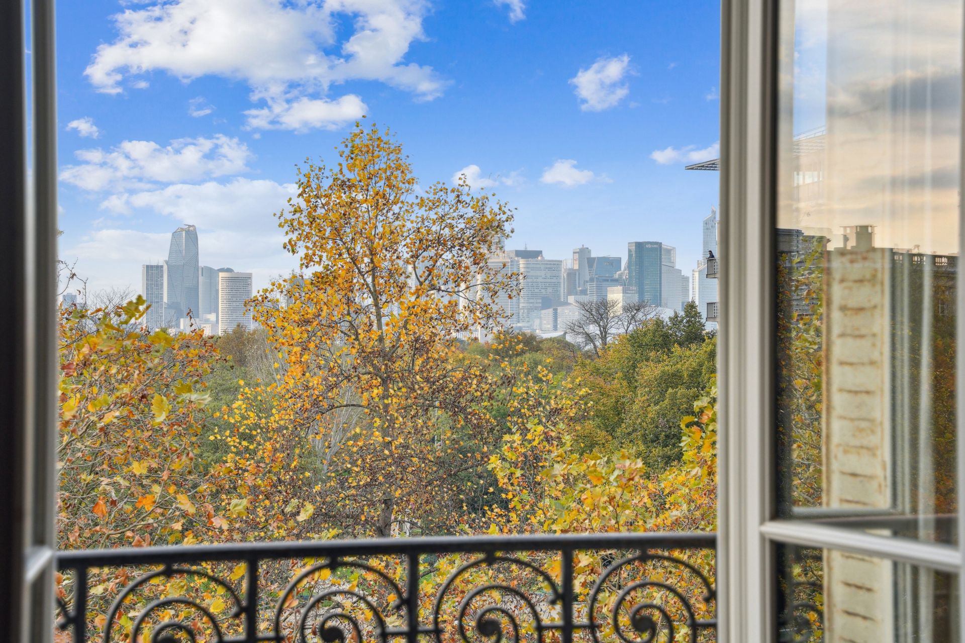 luxury apartment 5 Rooms for sale on PARIS (75116)