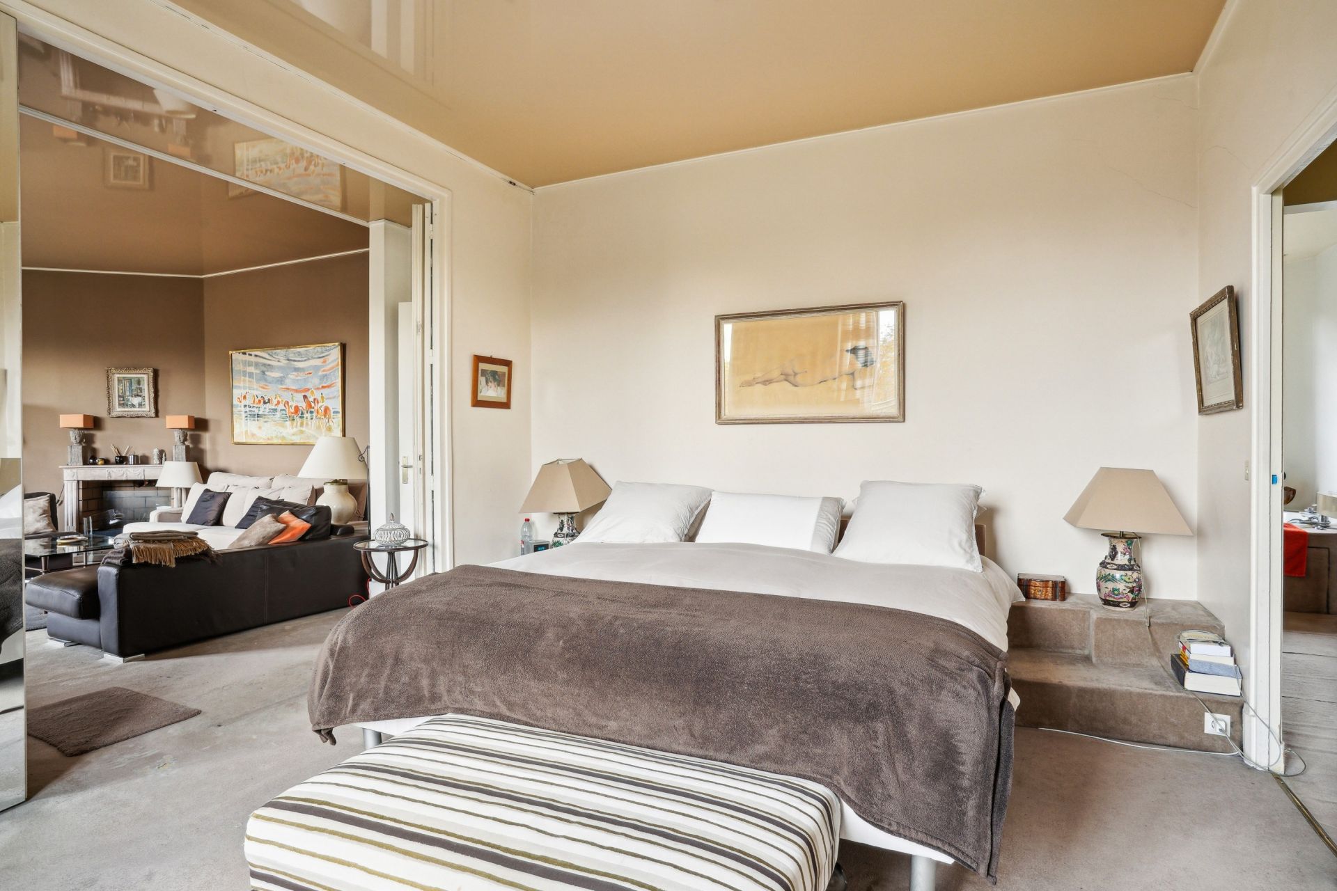 luxury apartment 5 Rooms for sale on PARIS (75116)