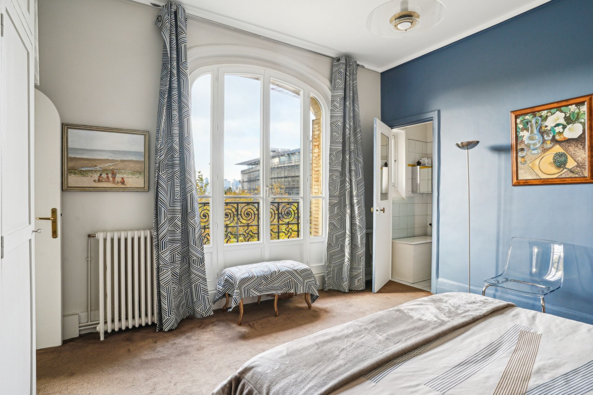 luxury apartment 5 Rooms for sale on PARIS (75116)