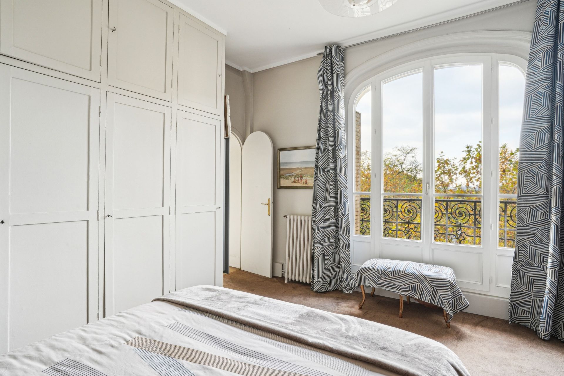 luxury apartment 5 Rooms for sale on PARIS (75116)