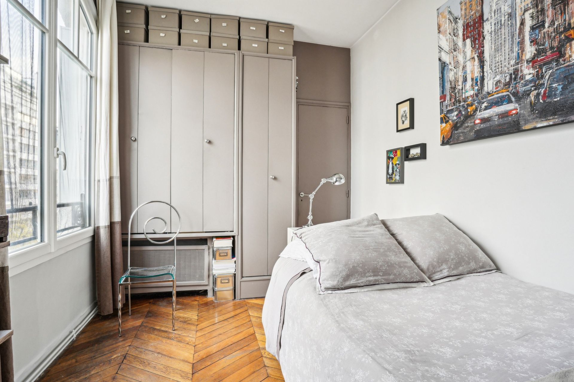 luxury apartment 5 Rooms for sale on PARIS (75116)