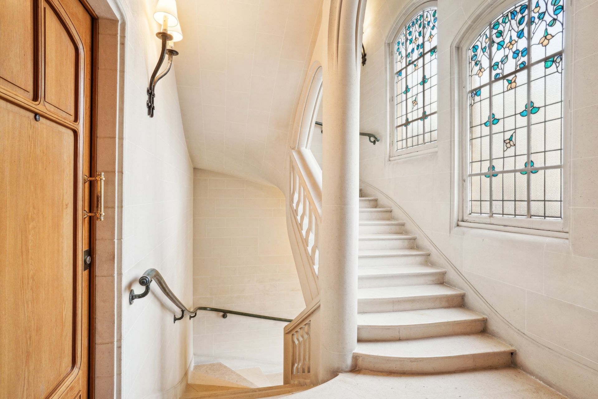 luxury apartment 5 Rooms for sale on PARIS (75116)