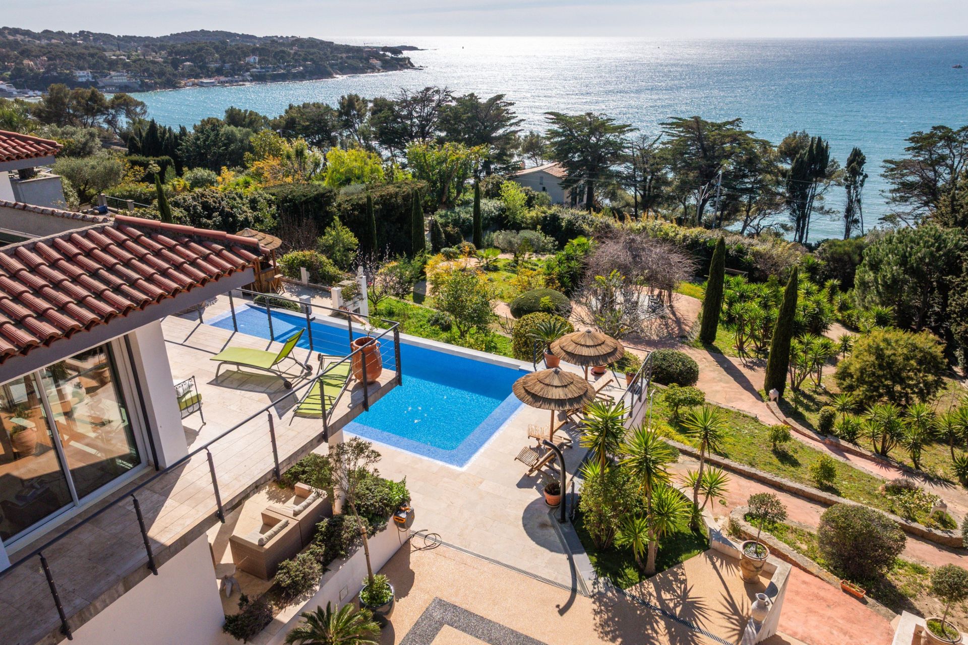luxury house 5 Rooms for seasonal rent on SANARY SUR MER (83110)