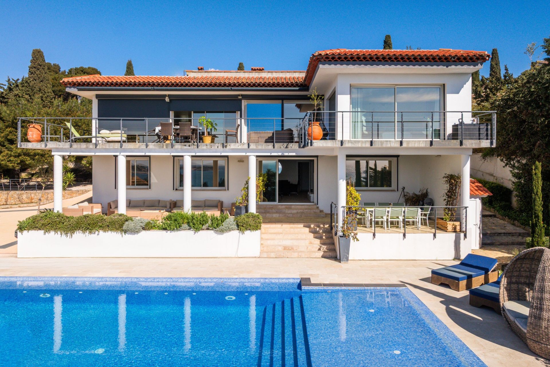 luxury house 5 Rooms for seasonal rent on SANARY SUR MER (83110)