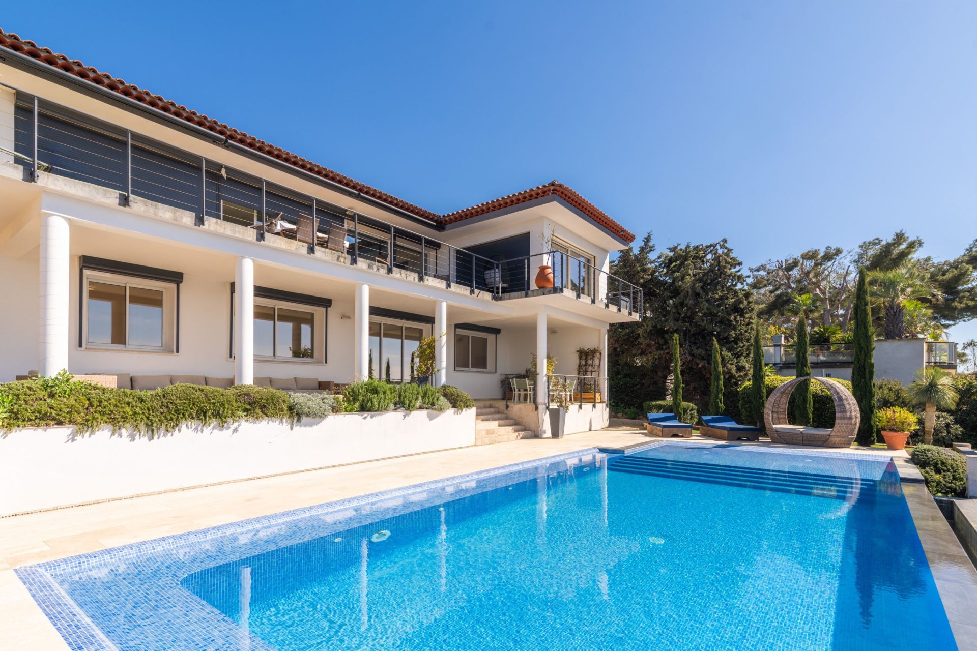luxury house 5 Rooms for seasonal rent on SANARY SUR MER (83110)