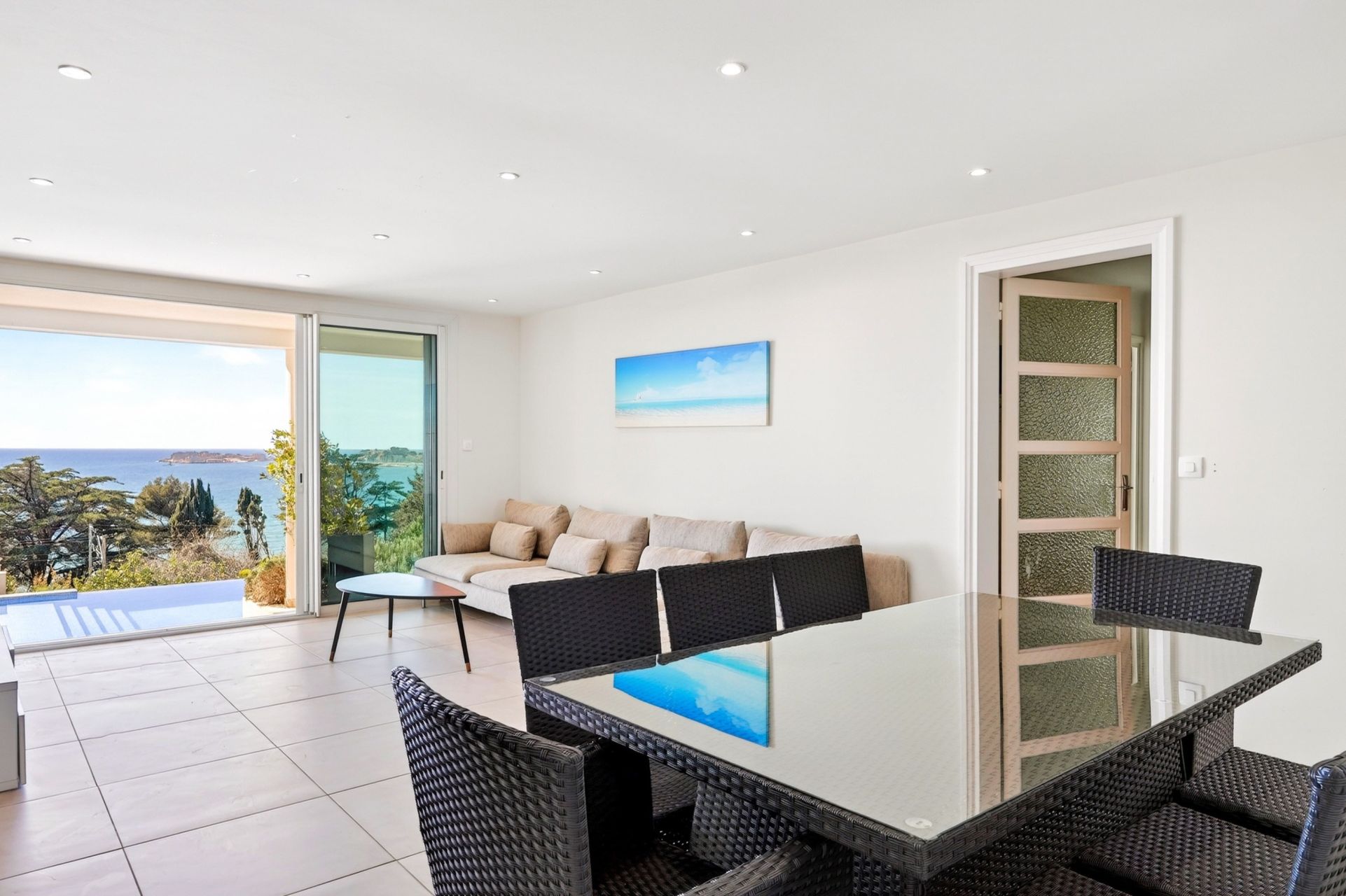 luxury house 5 Rooms for seasonal rent on SANARY SUR MER (83110)