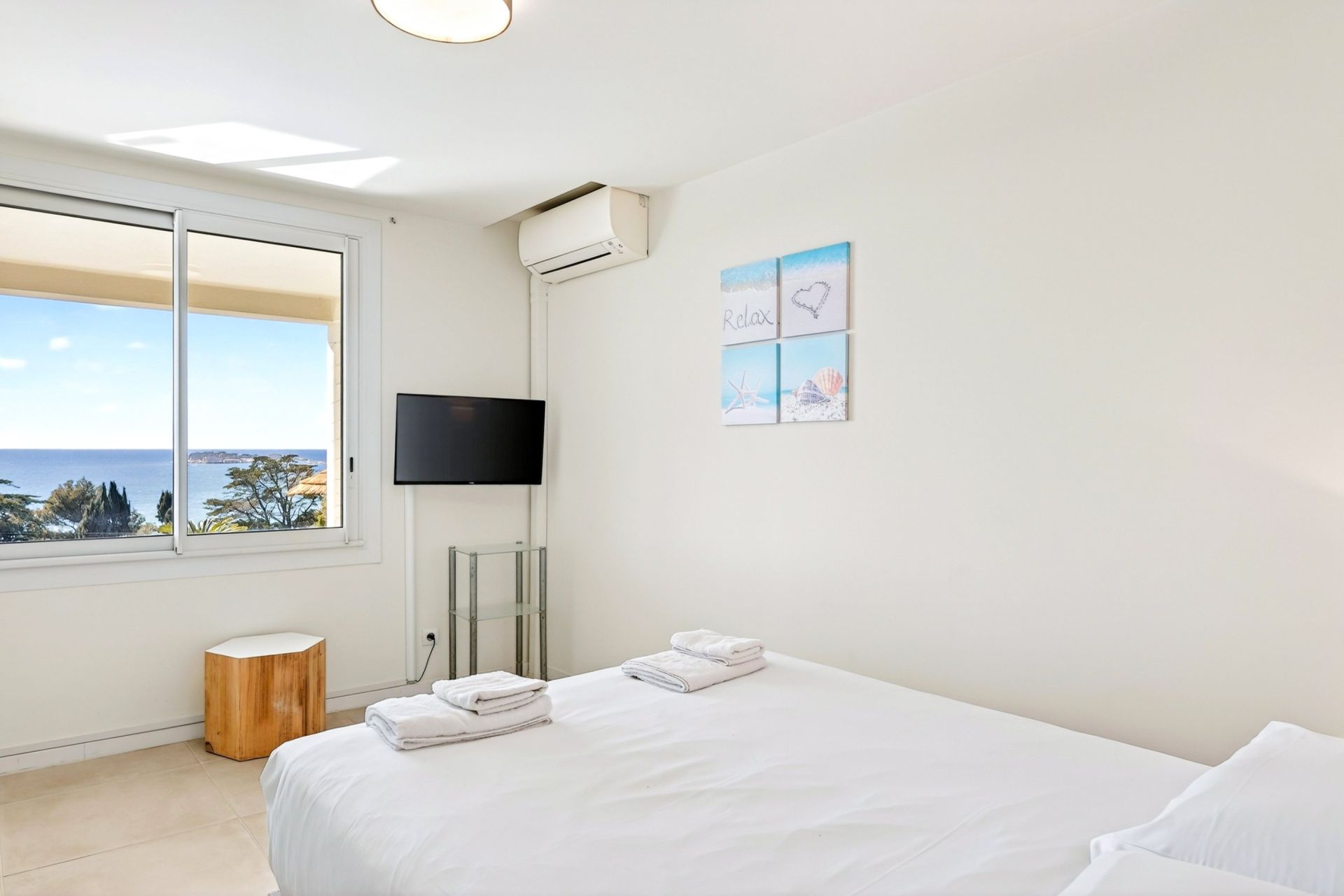 luxury house 5 Rooms for seasonal rent on SANARY SUR MER (83110)
