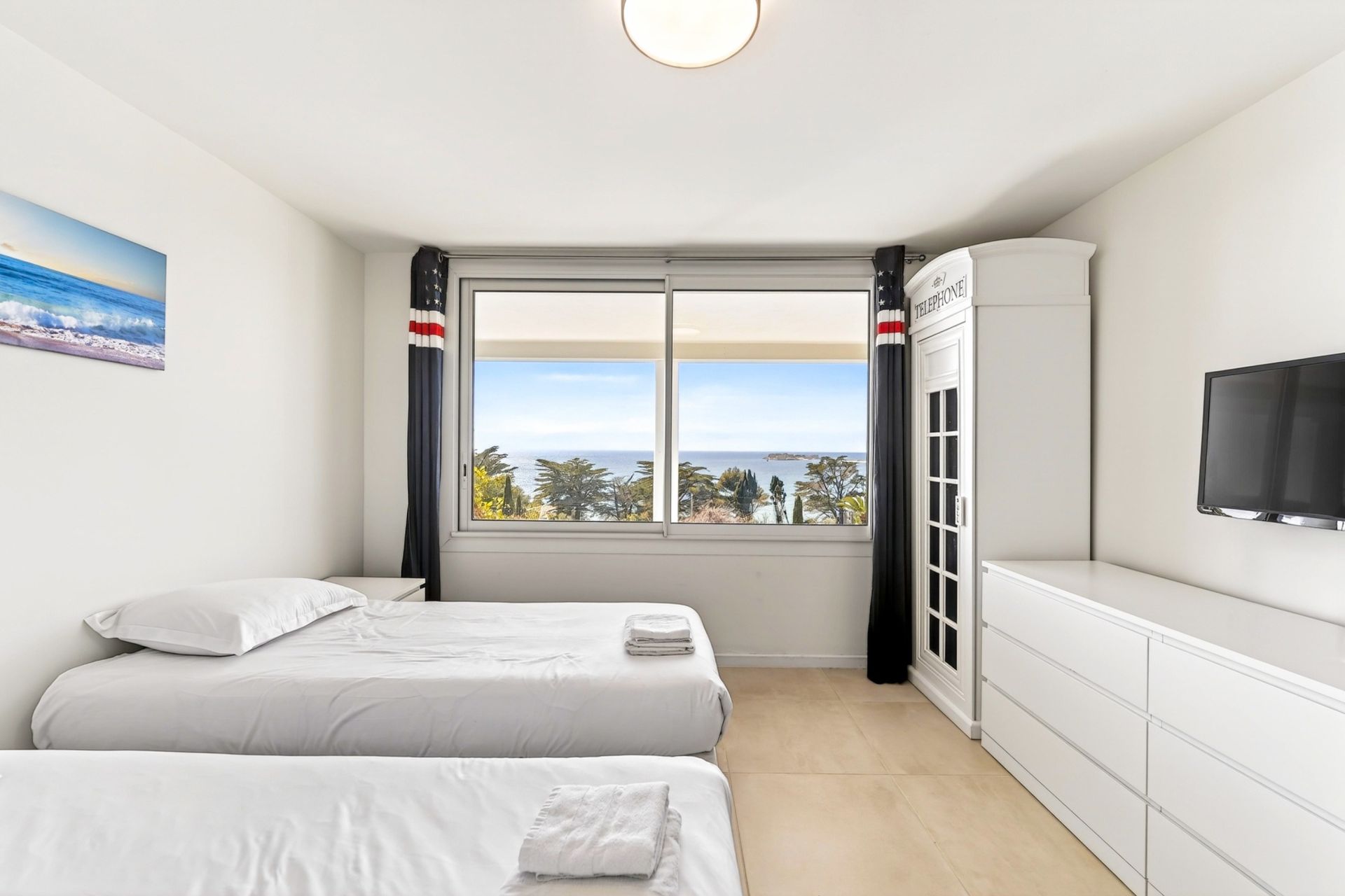 luxury house 5 Rooms for seasonal rent on SANARY SUR MER (83110)