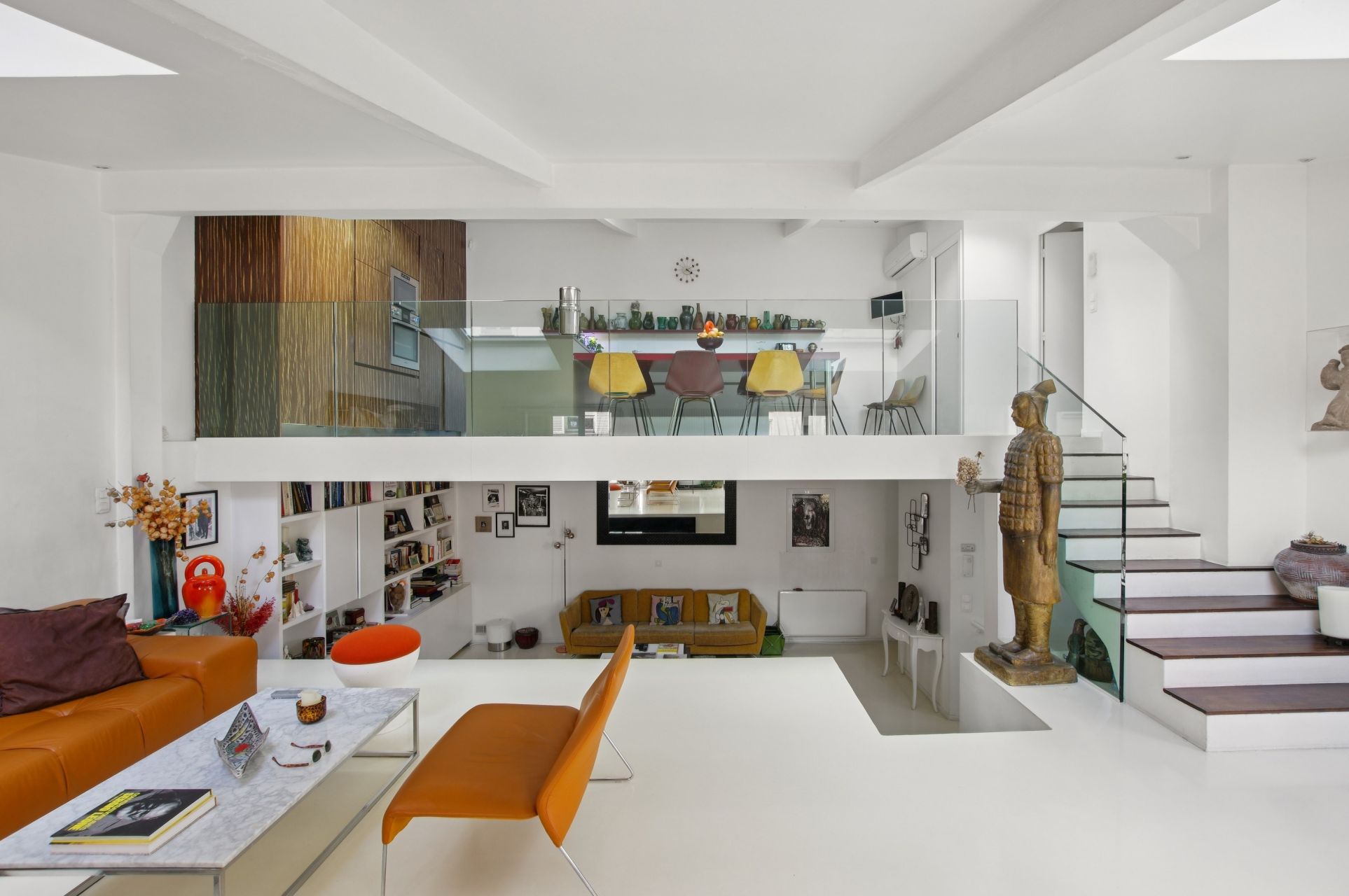 luxury house 9 Rooms for sale on PARIS (75018)