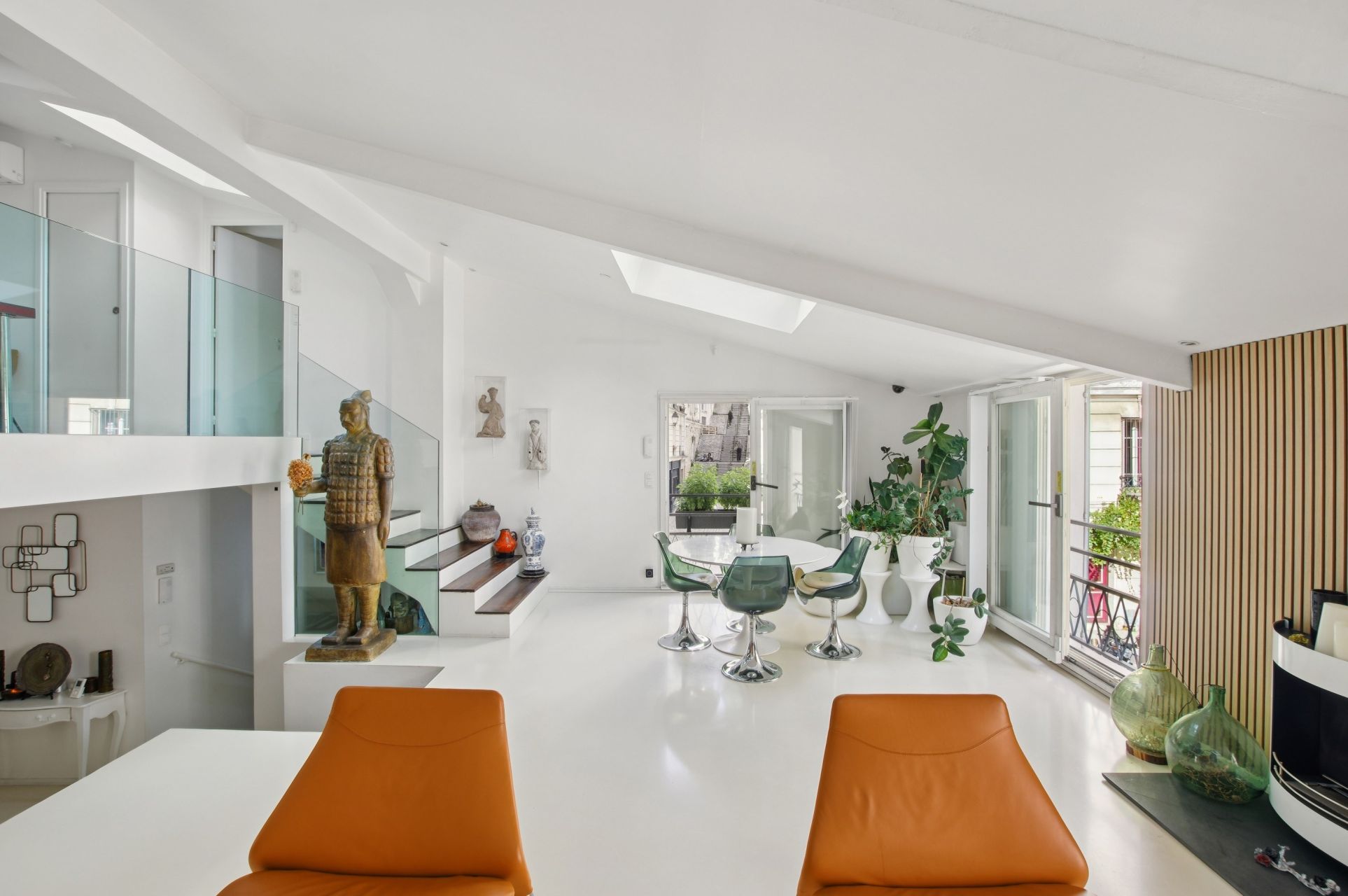 luxury house 9 Rooms for sale on PARIS (75018)