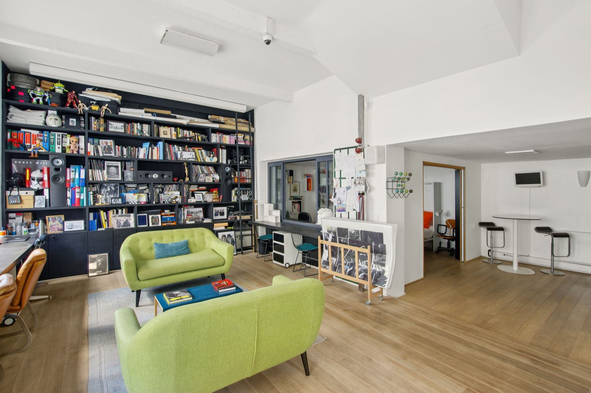 luxury house 9 Rooms for sale on PARIS (75018)