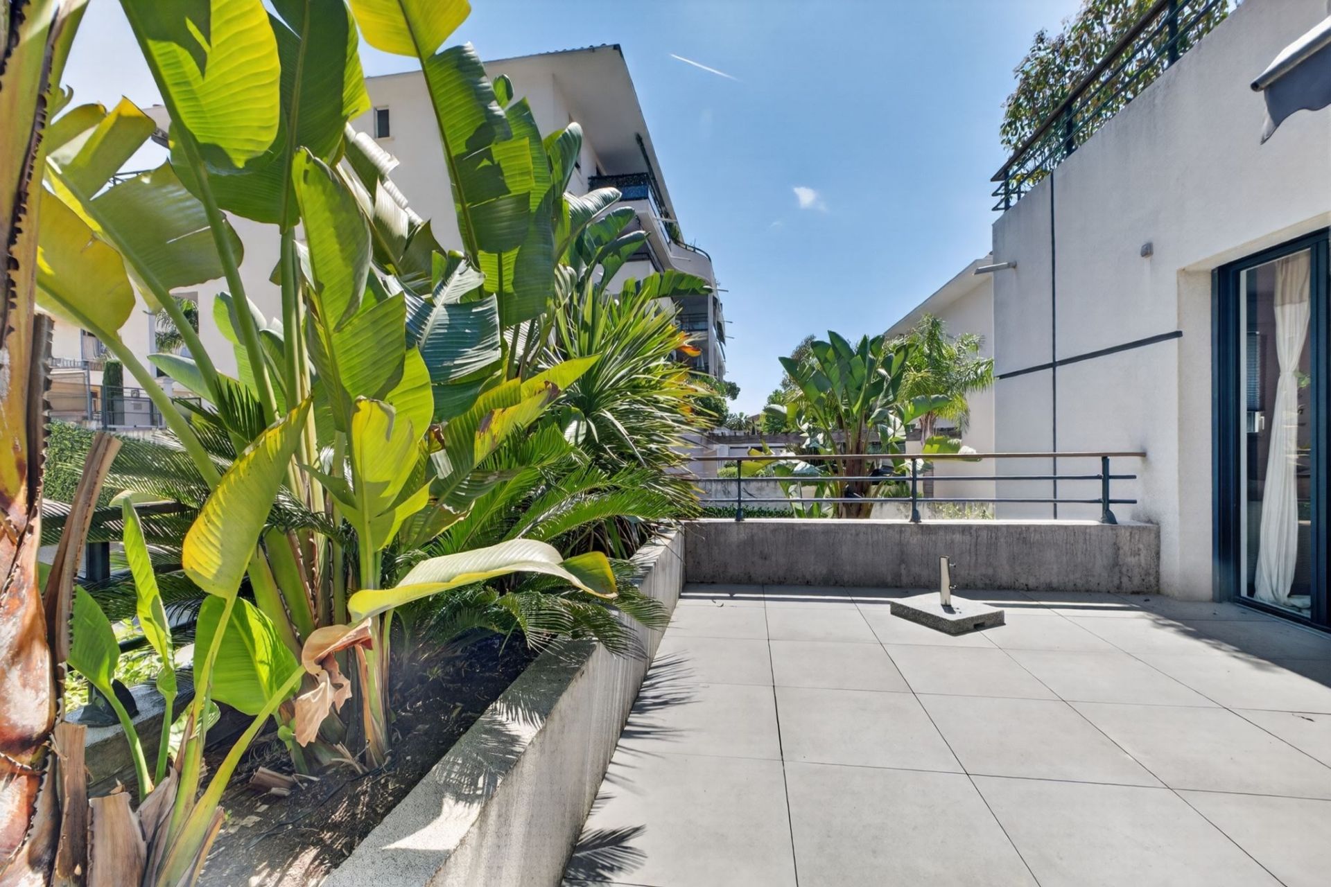 luxury apartment 2 Rooms for sale on CANNES (06400)