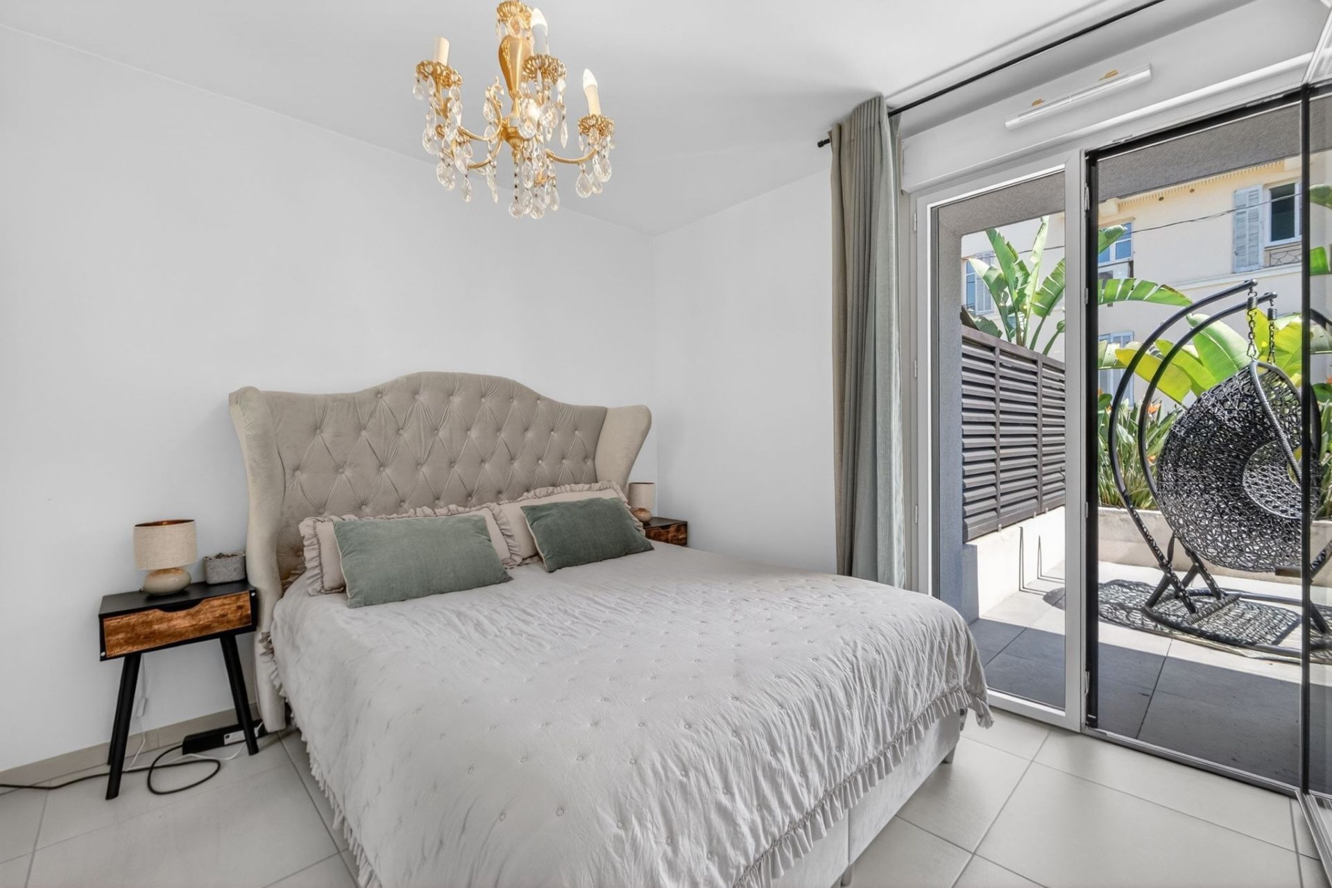 luxury apartment 2 Rooms for sale on CANNES (06400)