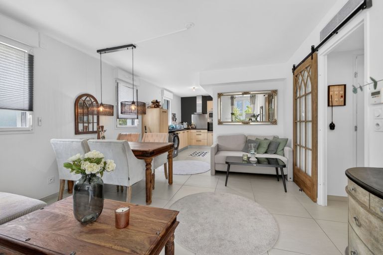luxury apartment 2 Rooms for sale on CANNES (06400)