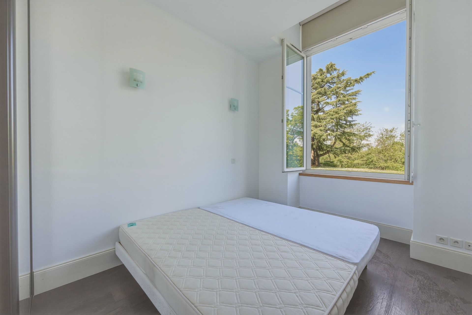 luxury apartment 4 Rooms for sale on ETREMBIERES (74100)