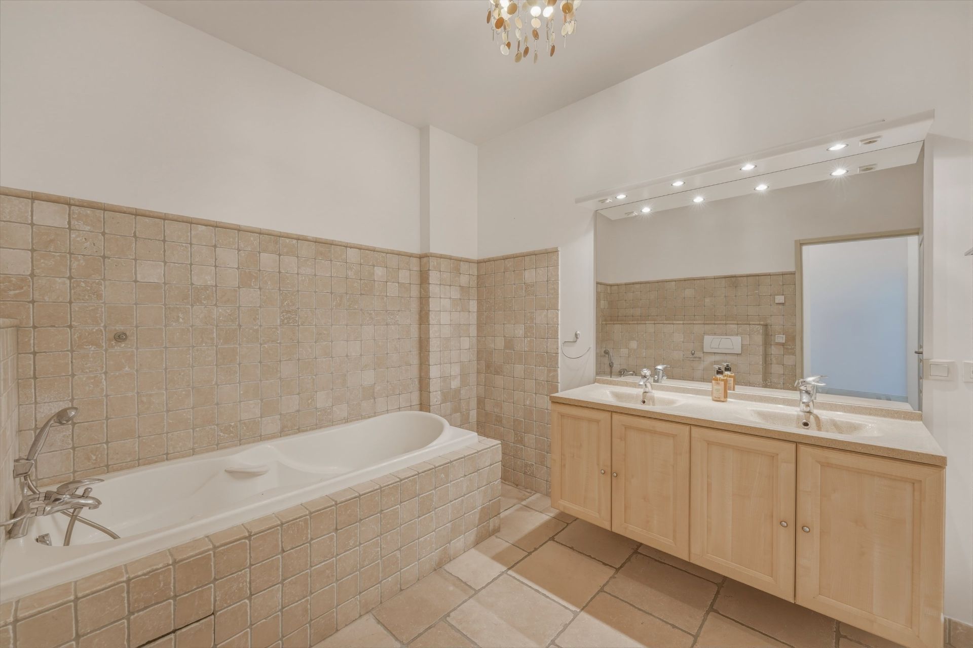 luxury apartment 4 Rooms for sale on ETREMBIERES (74100)