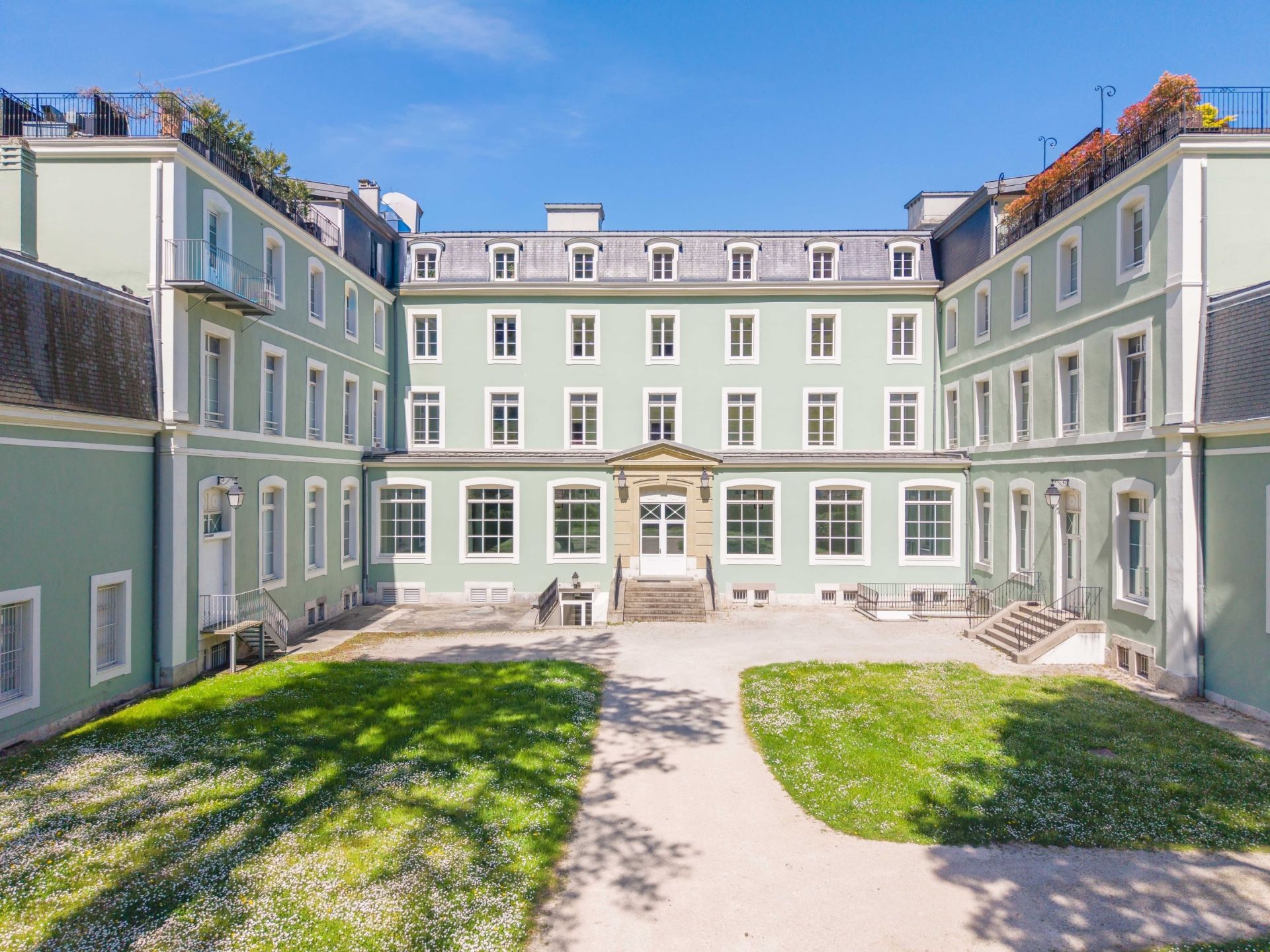 luxury apartment 4 Rooms for sale on ETREMBIERES (74100)