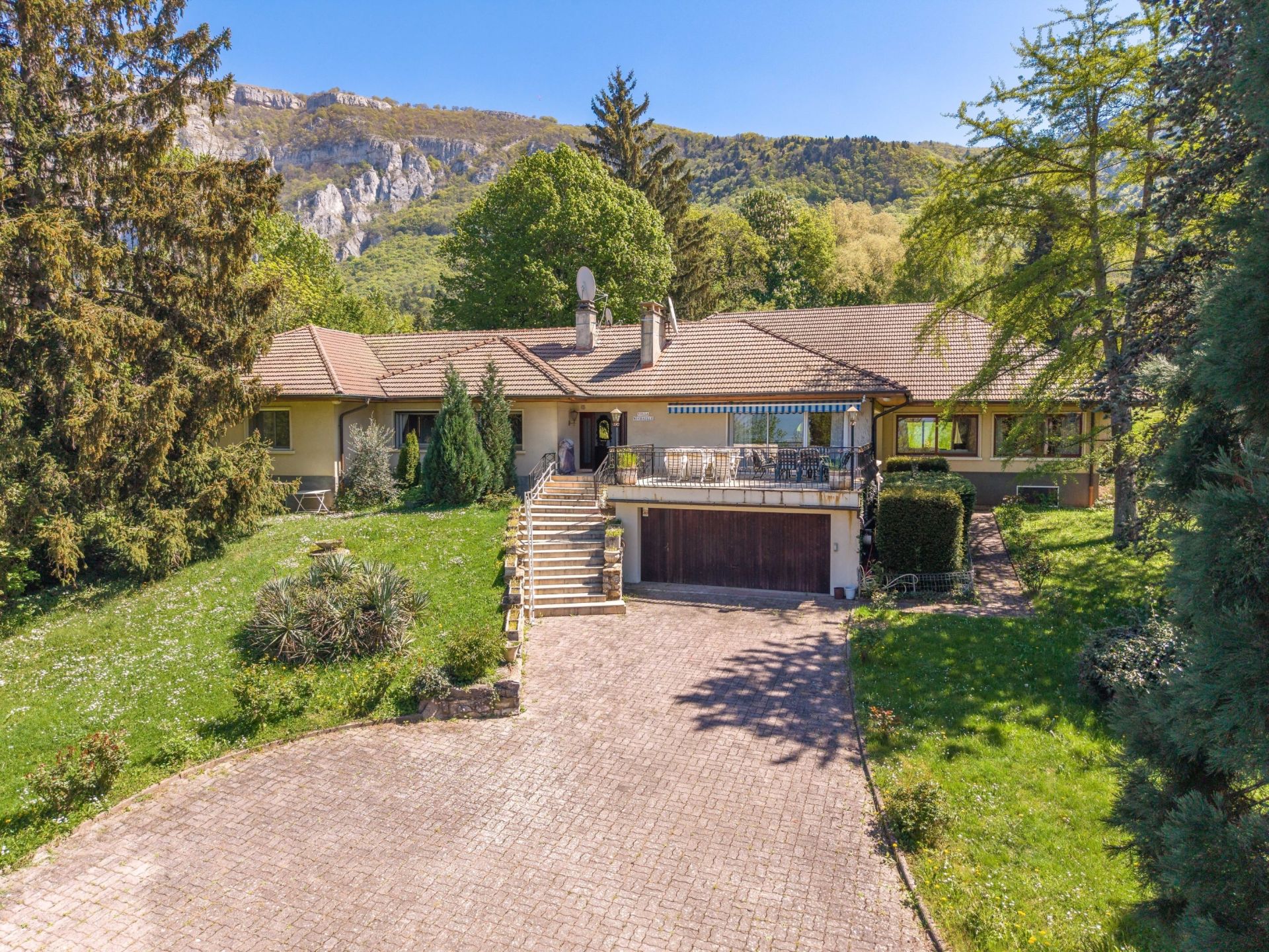 luxury house 13 Rooms for sale on ARCHAMPS (74160)