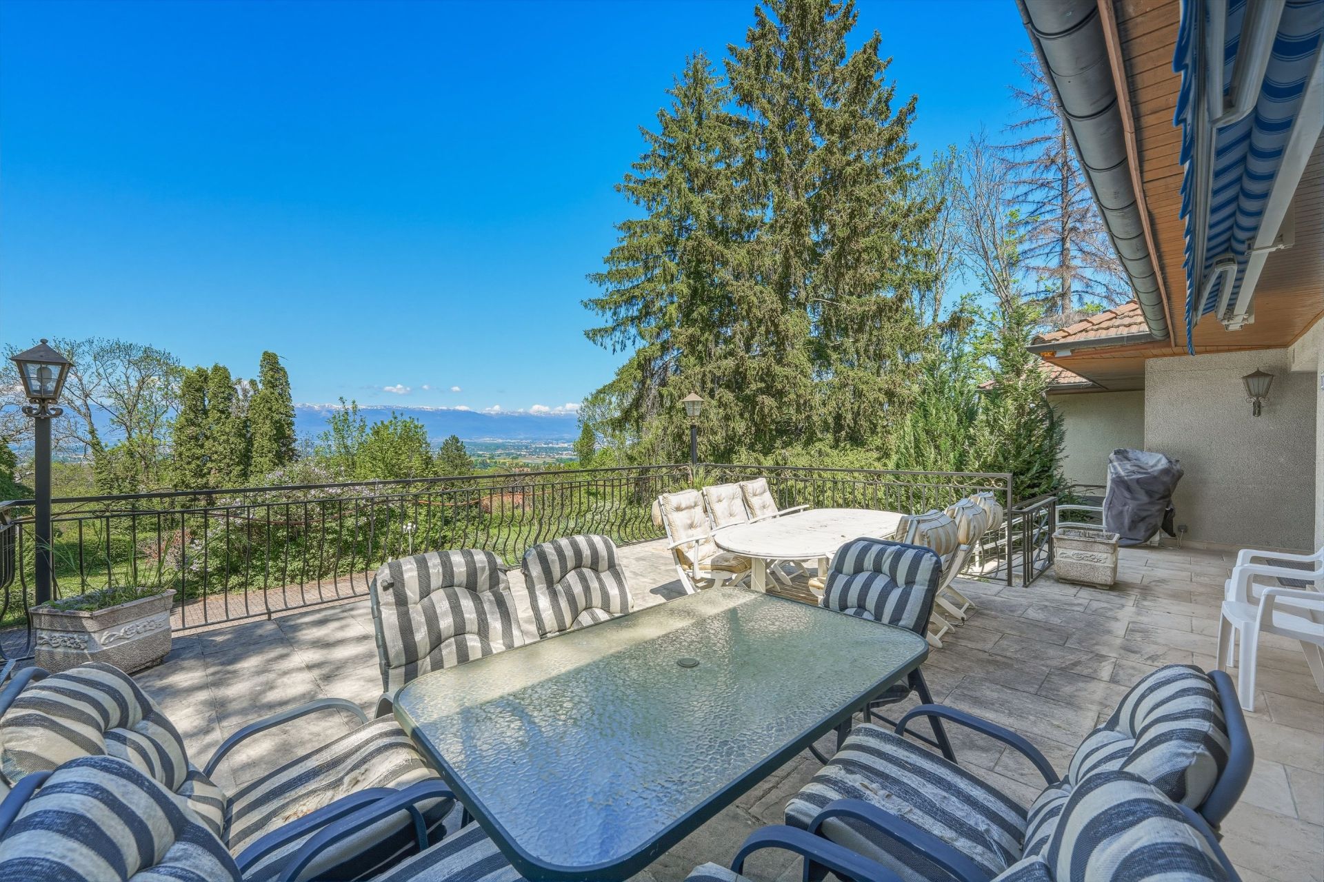luxury house 13 Rooms for sale on ARCHAMPS (74160)