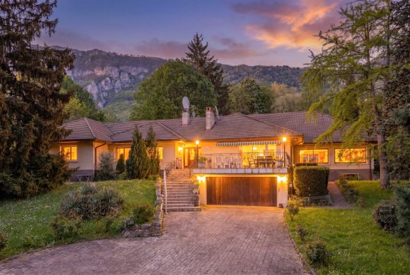 Sale Luxury house Archamps 13&nbsp;Rooms 770&nbsp;m²