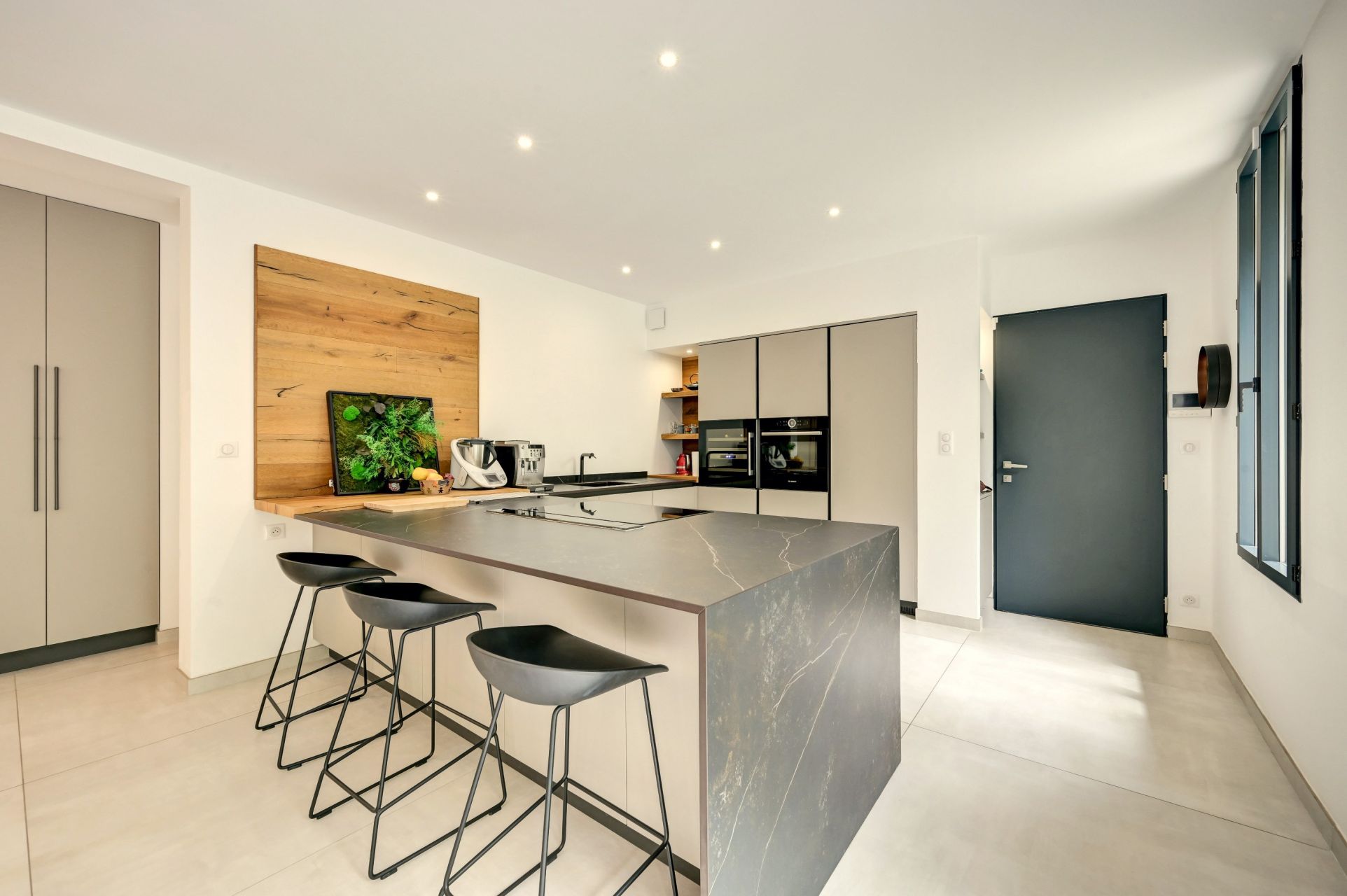 luxury house 6 Rooms for sale on AIX EN PROVENCE (13100)