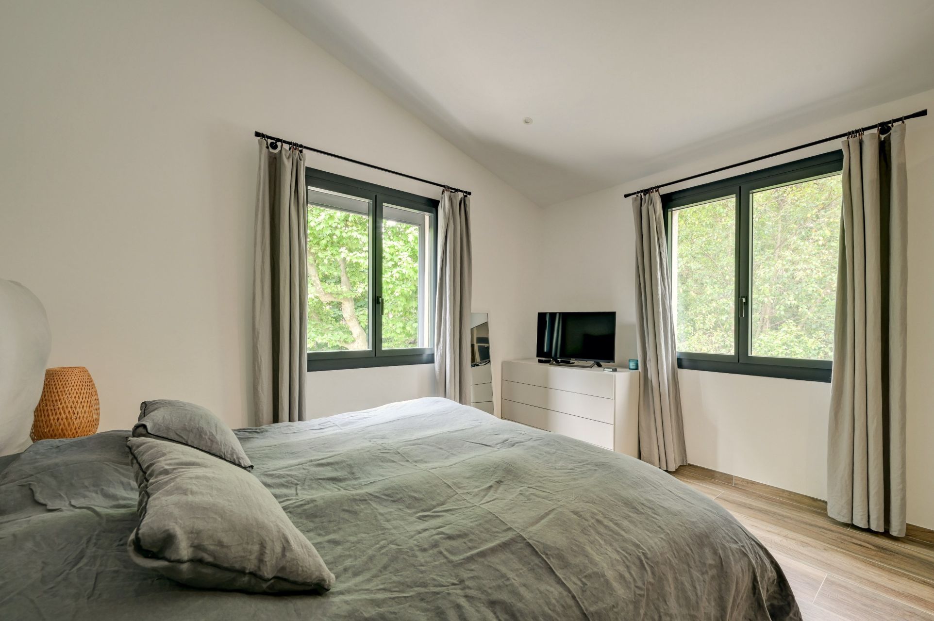 luxury house 6 Rooms for sale on AIX EN PROVENCE (13100)