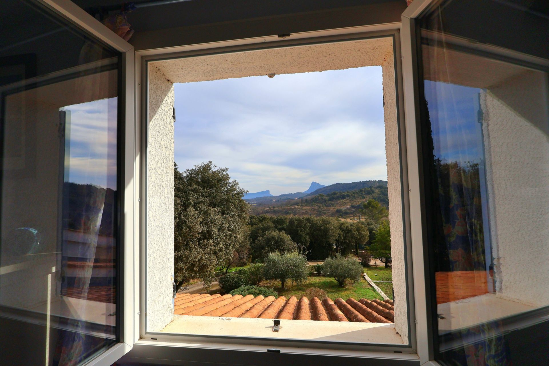 luxury house 5 Rooms for sale on ST MARTIN DE LONDRES (34380)