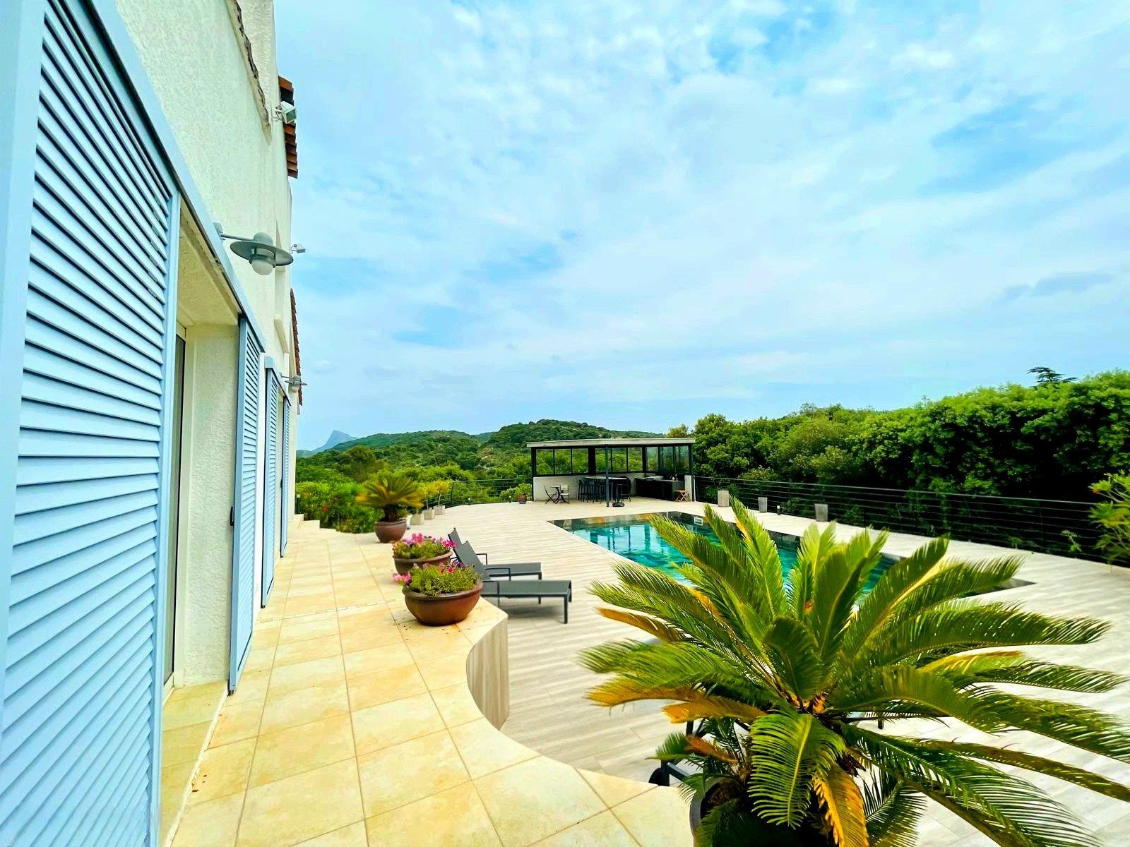 luxury house 5 Rooms for sale on ST MARTIN DE LONDRES (34380)