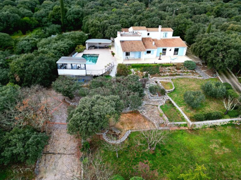 5 pièces 210 m² · à Saint-Martin-de-Londres · 210 m² · 970 000 €