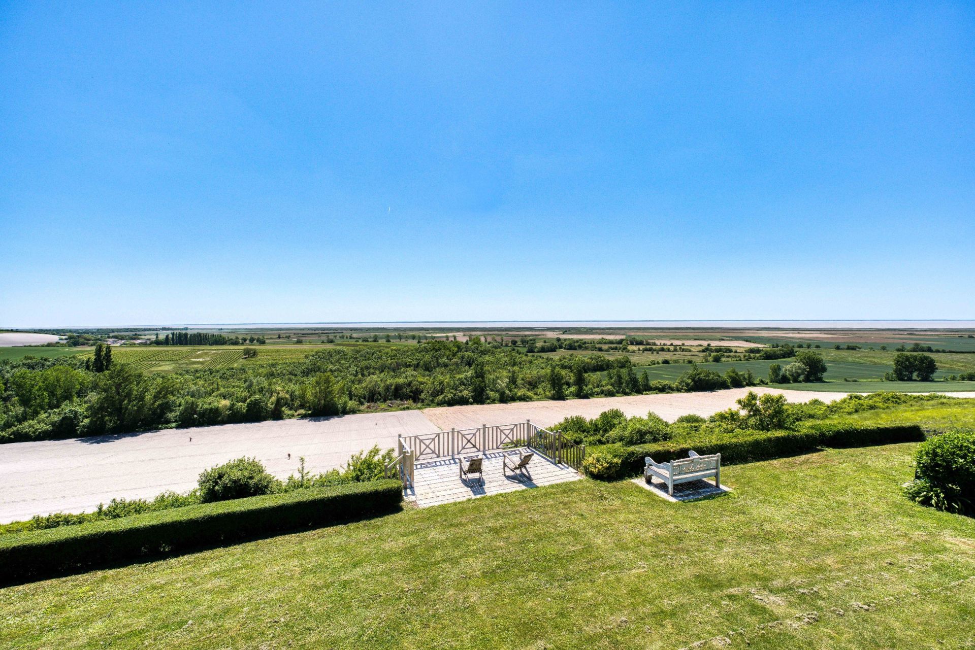 luxury house 6 Rooms for sale on FLOIRAC (17120)