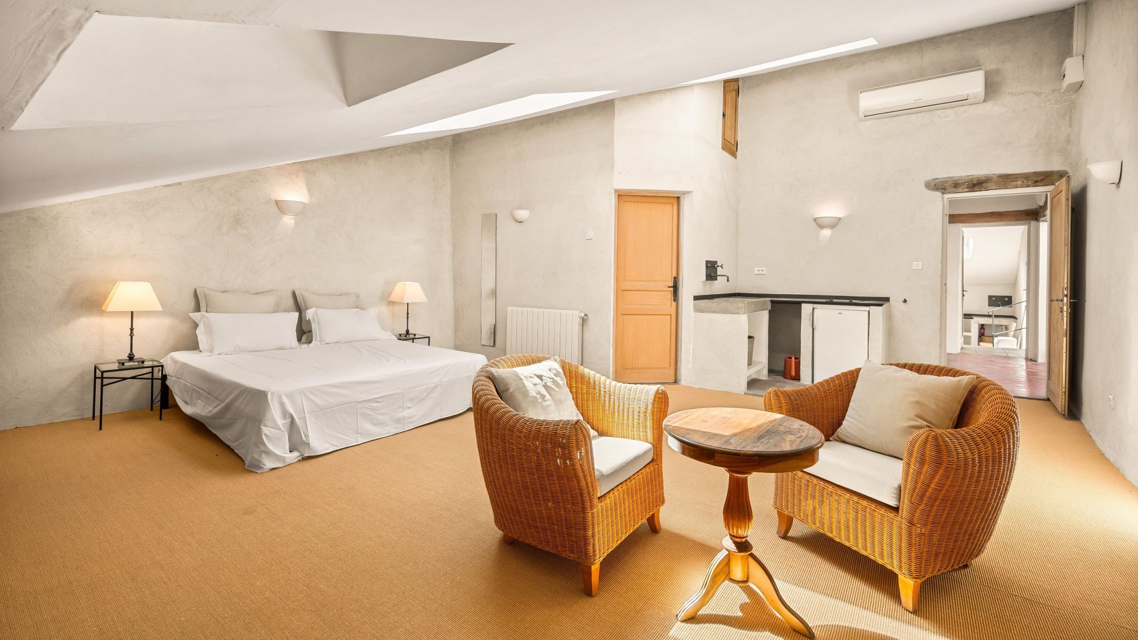 luxury provencale house 10 Rooms for sale on VARAGES (83670)