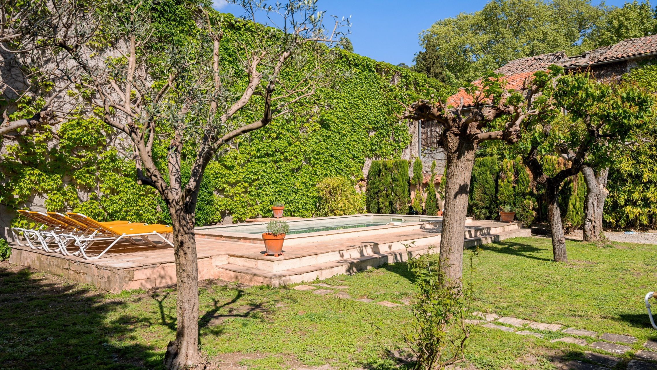 luxury provencale house 10 Rooms for sale on VARAGES (83670)